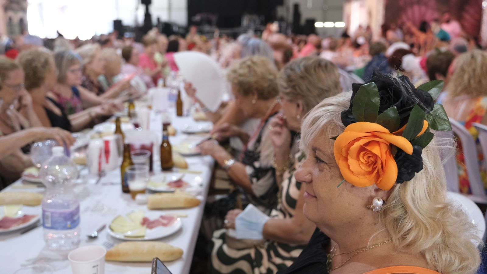 Imágenes de la comida homenaje a los mayores en la Caseta Municipal de la Feria de Almería 2022