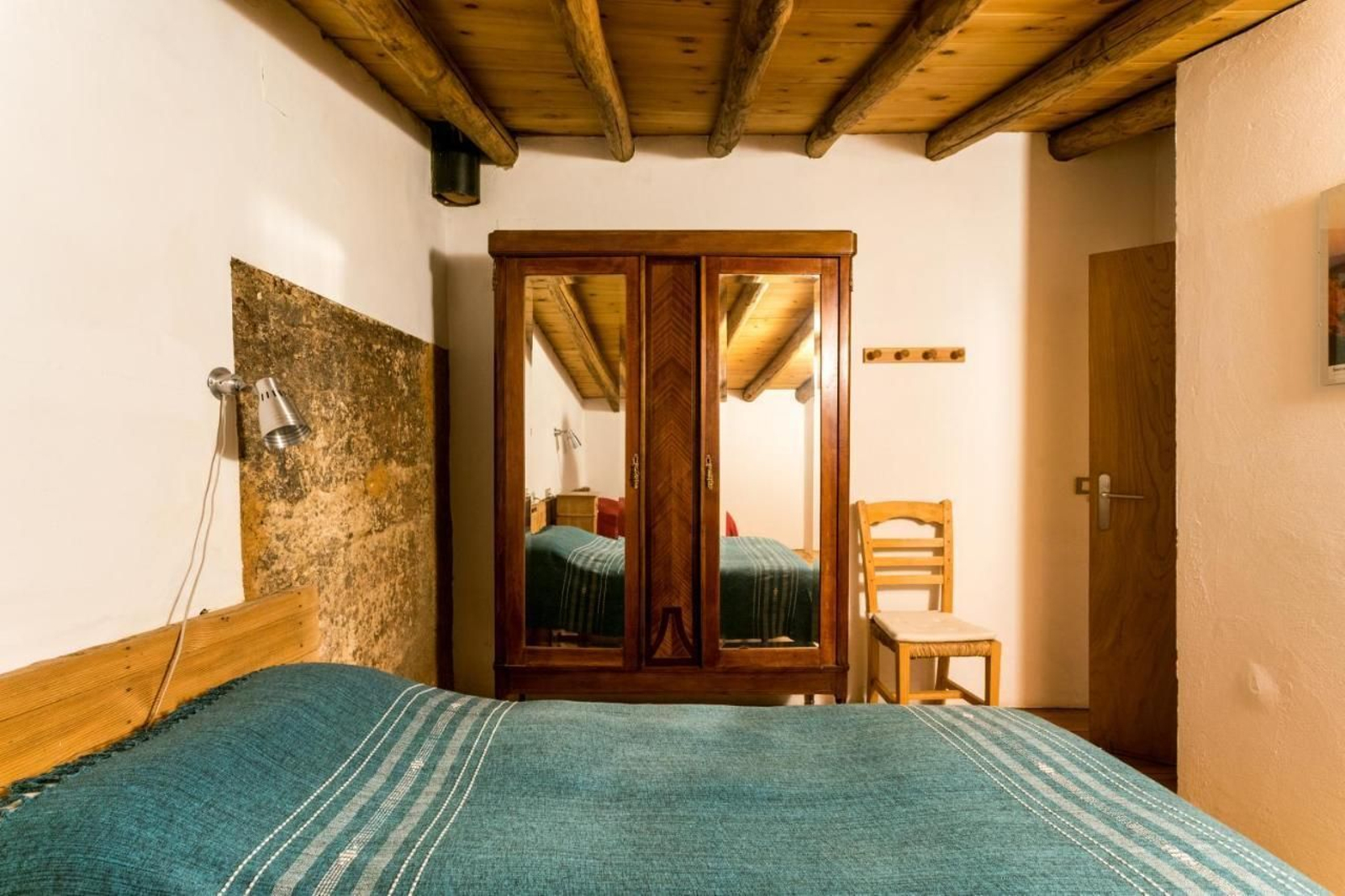 Alójate en una antigua panadería rehabilitada en casa rural en este bello pueblo de Huelva