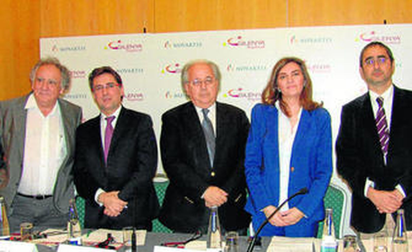 Los doctores Guillermo Izquierdo, Xavier Montalban, Óscar Fernández, Celia Oreja-Guevara y Xavier Puig.