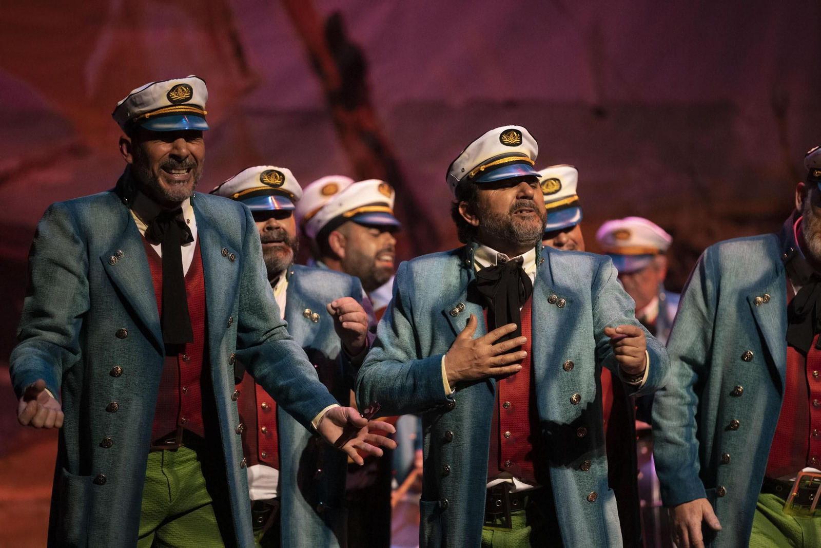 Imágenes de la actuación de la comparsa de Punta Umbría 'El último romántico' en el Carnaval Colombino