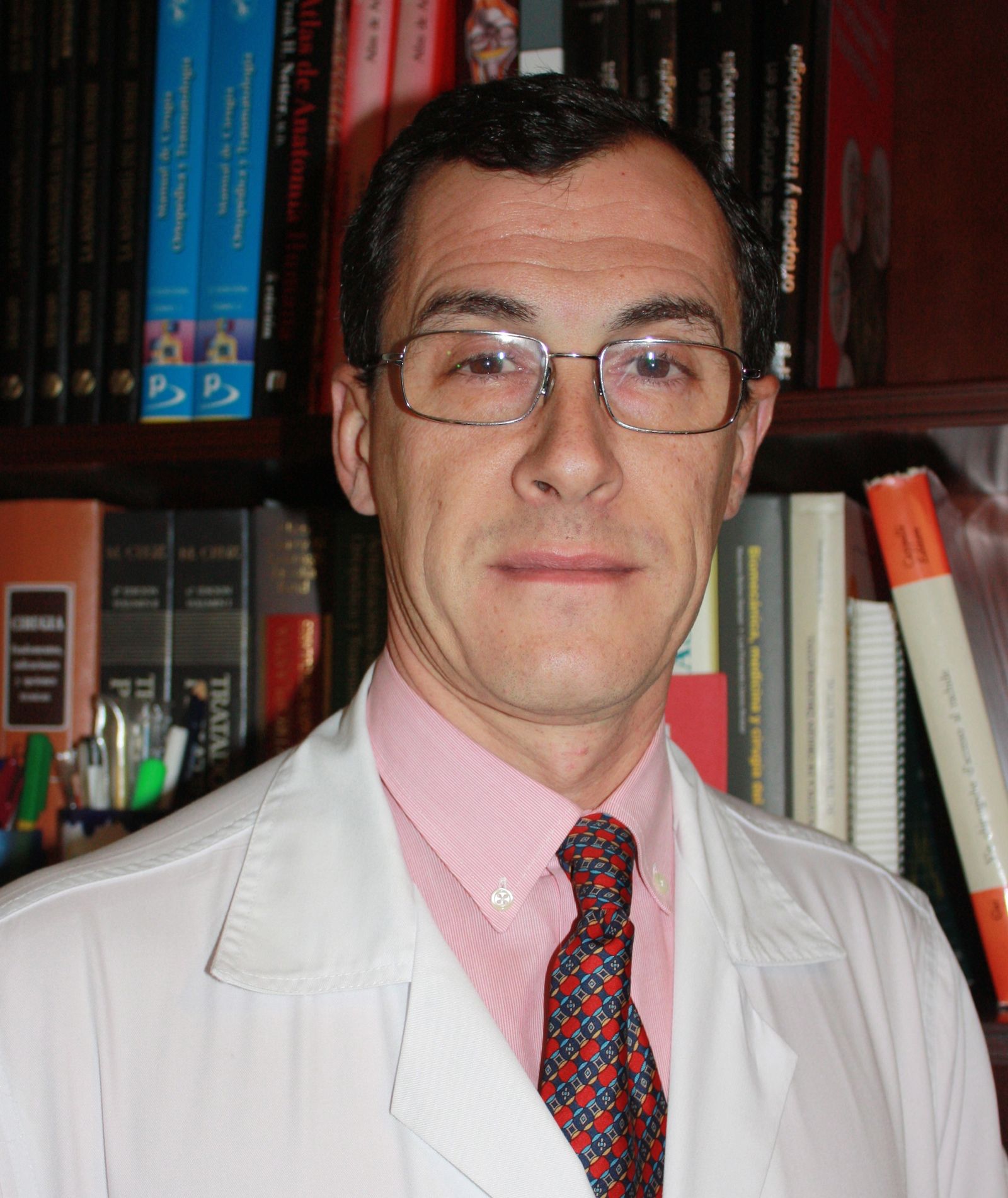 El doctor Ricardo Mena-Bernal.