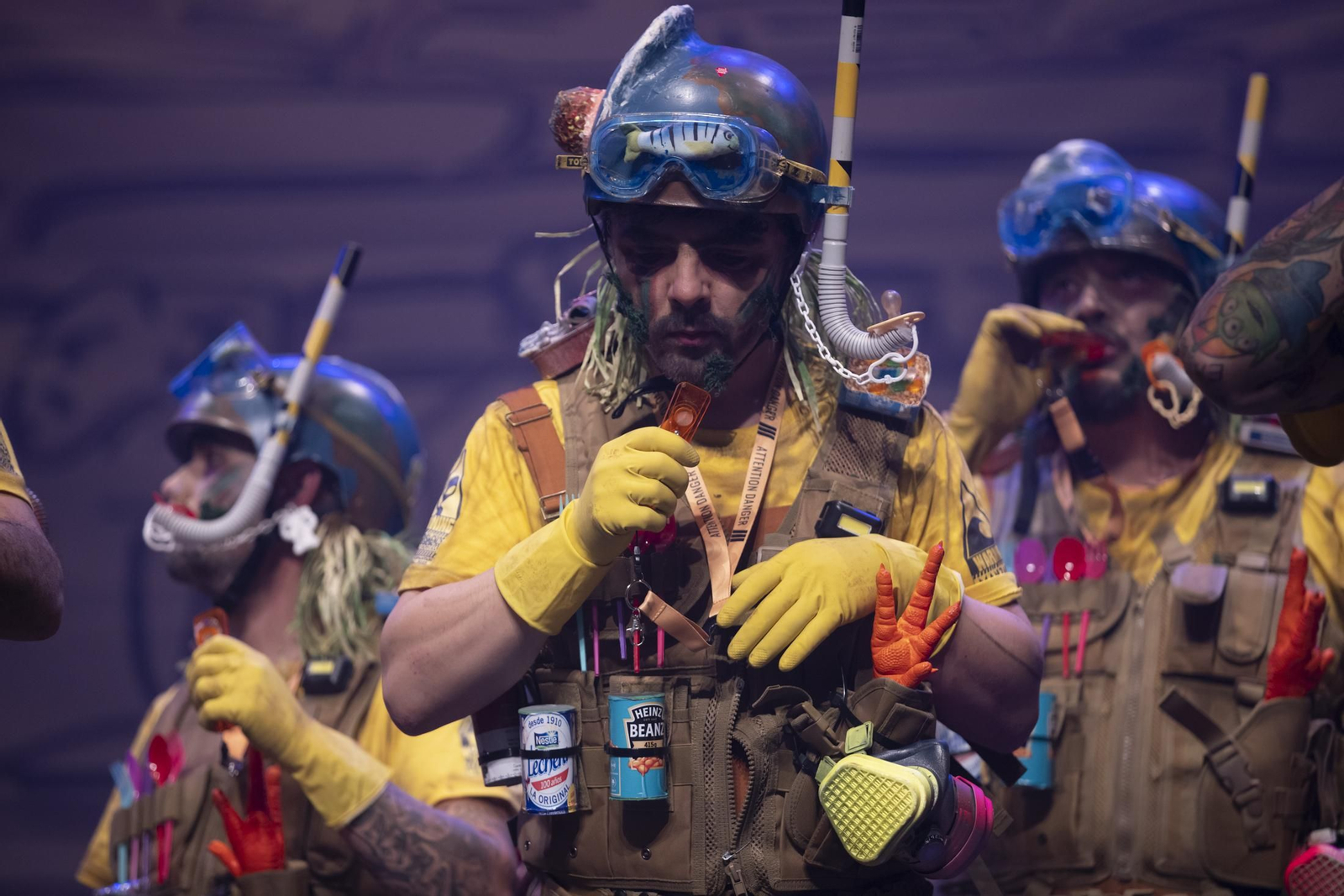 Imágenes de la actuación de la murga de Huelva "No te vayas a espantar. El juicio final" en el Carnaval Colombino