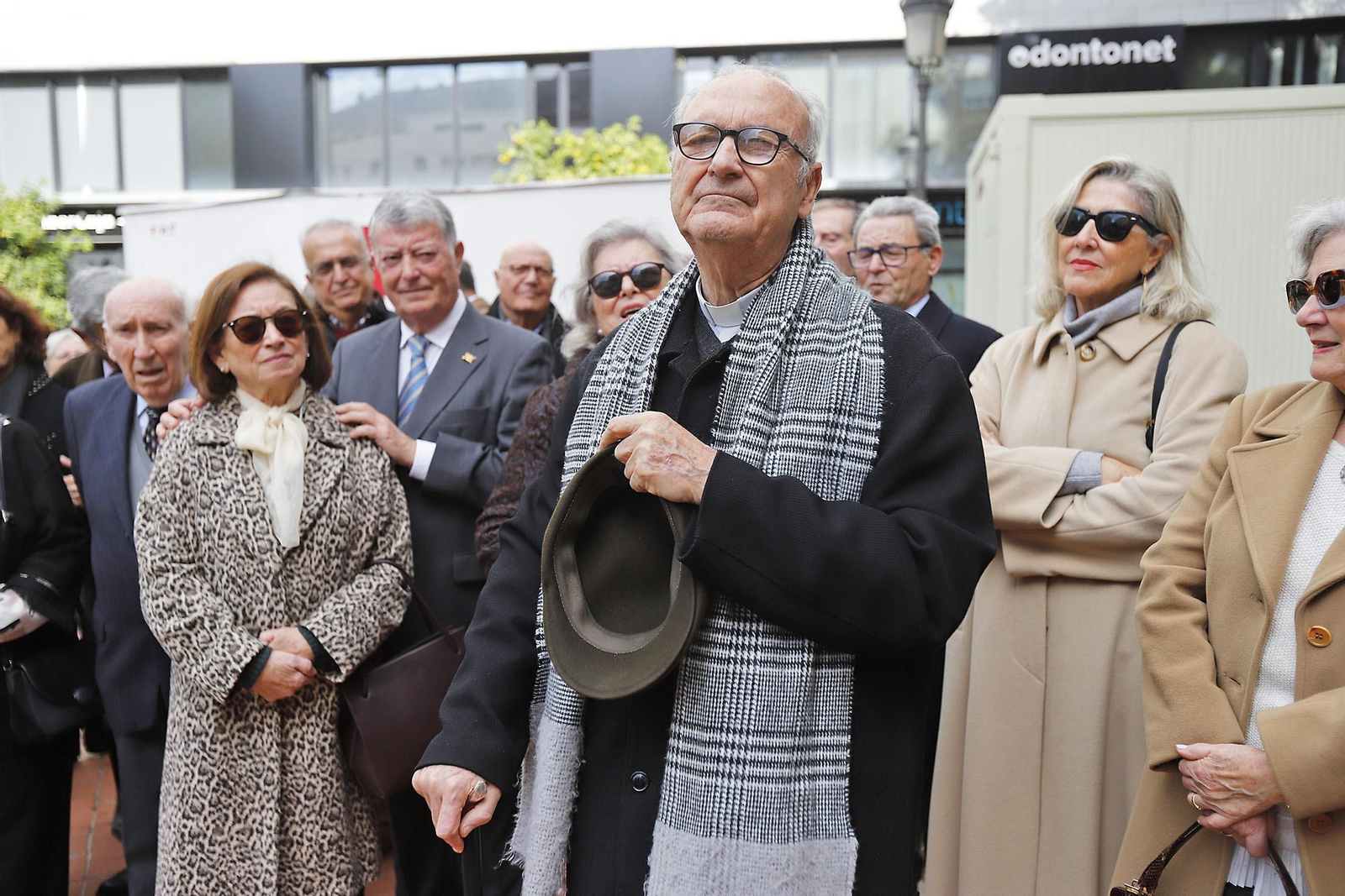 Imágenes de la Ofrenda de flores y rezo ante el monumento a la Inmaculada en Huelva