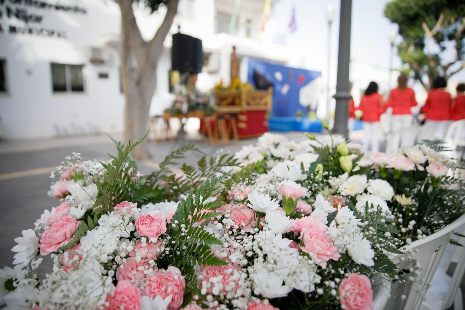 Ofrenda floral y misa durante la última jornada de las fiestas de Campohermoso Ofrenda floral y misa durante la última jornada de las fiestas de Campohermoso