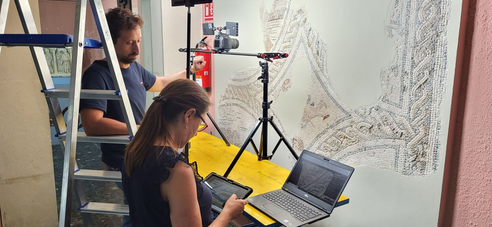 Fotogrametría en el mosaico de los Erotes de Marroquíes Altos en el Museo de Jaén.
