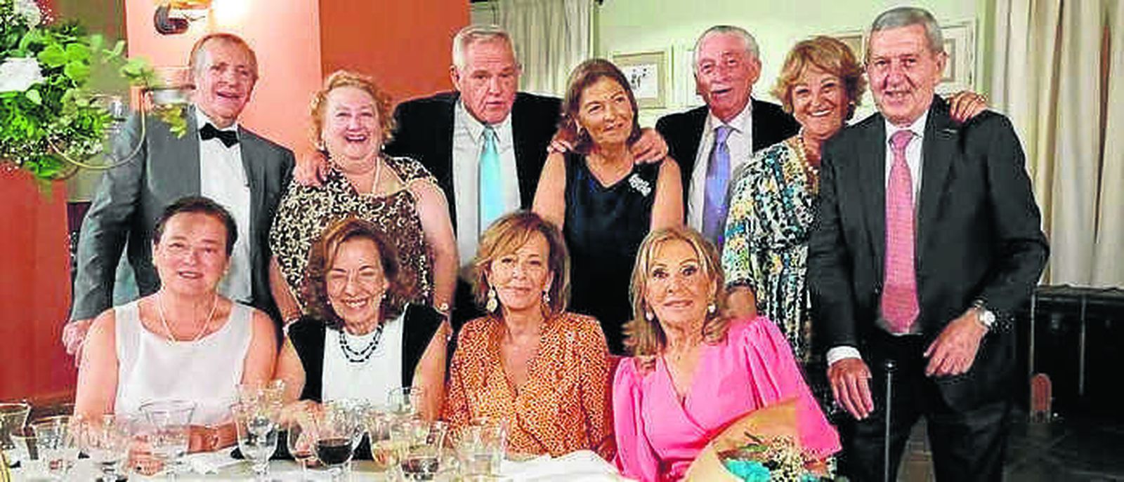 Pierrer Ledantec, Maite Díaz, Carlos Dupuy, Elvira, Virginia Fernández de Mesa, Antonio y Marisa Gómez de Barreda, Maripaz Cornejo, Charly Arnoso, Christina Ledantec, Pepa Roca y Mamen Pérez.