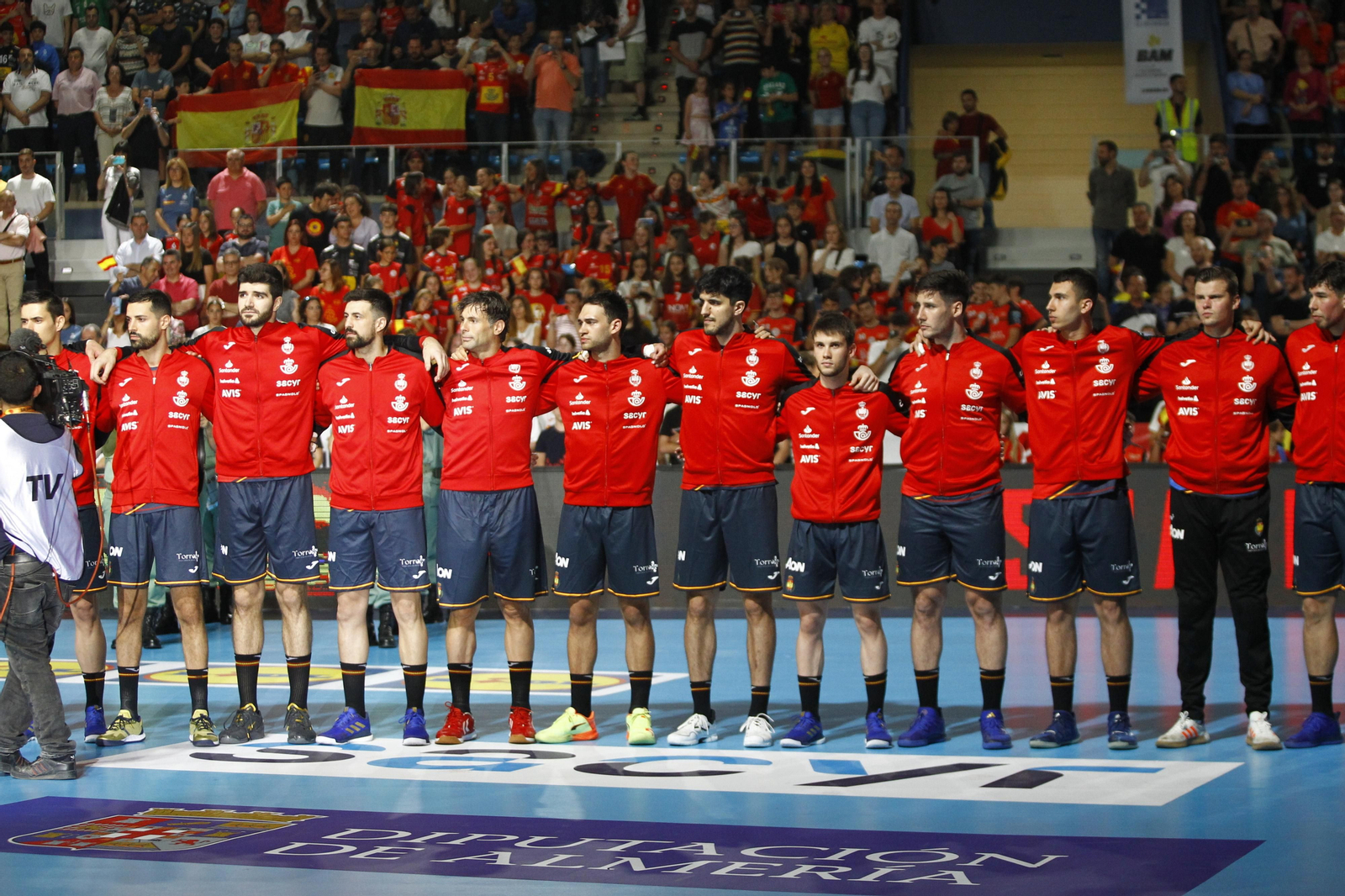 Imágenes del España-Dinamarca de la EHF Euro Cup de balonmano, en Almería