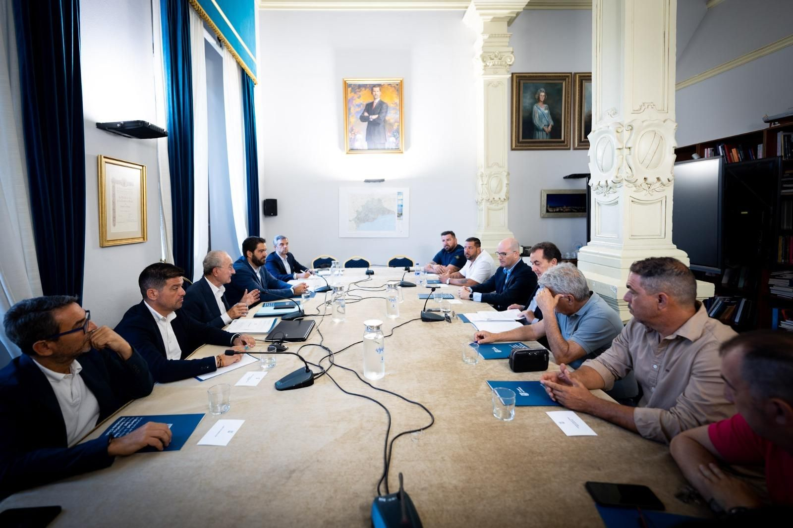 Mundial 2030 en Málaga: La reunión en el Ayuntamiento, en fotos