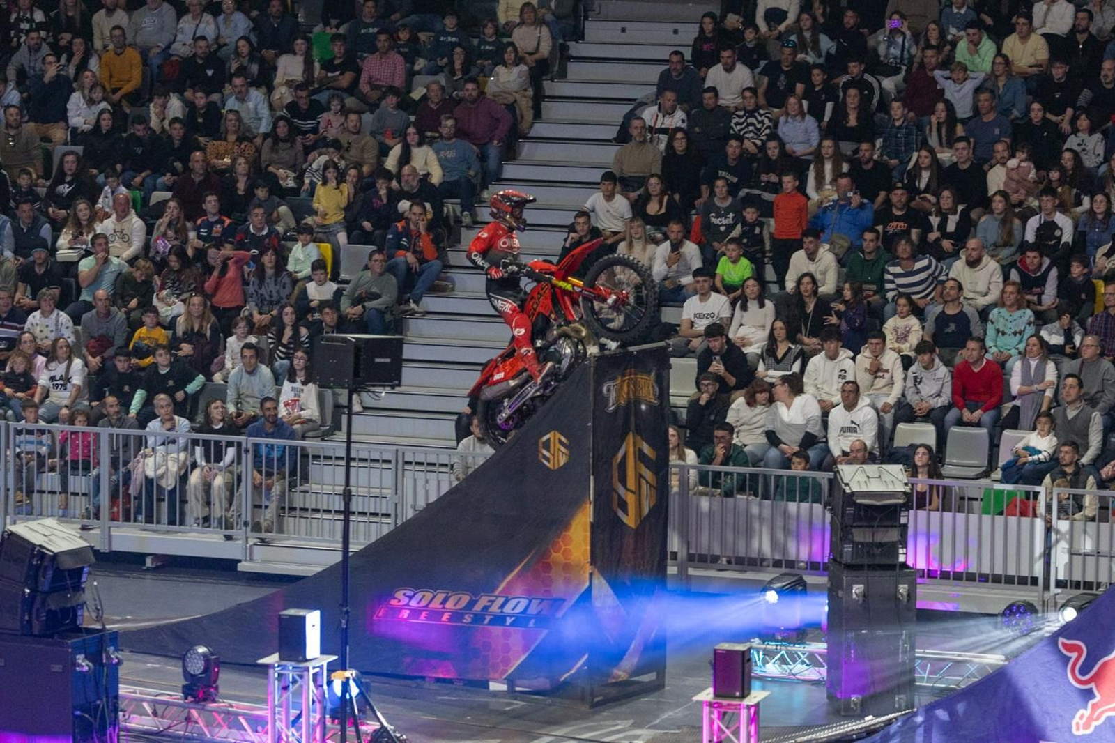 En imágenes: el Soloflow Freestyle enamora en Jaén con acrobacias y espectáculo en estado puro