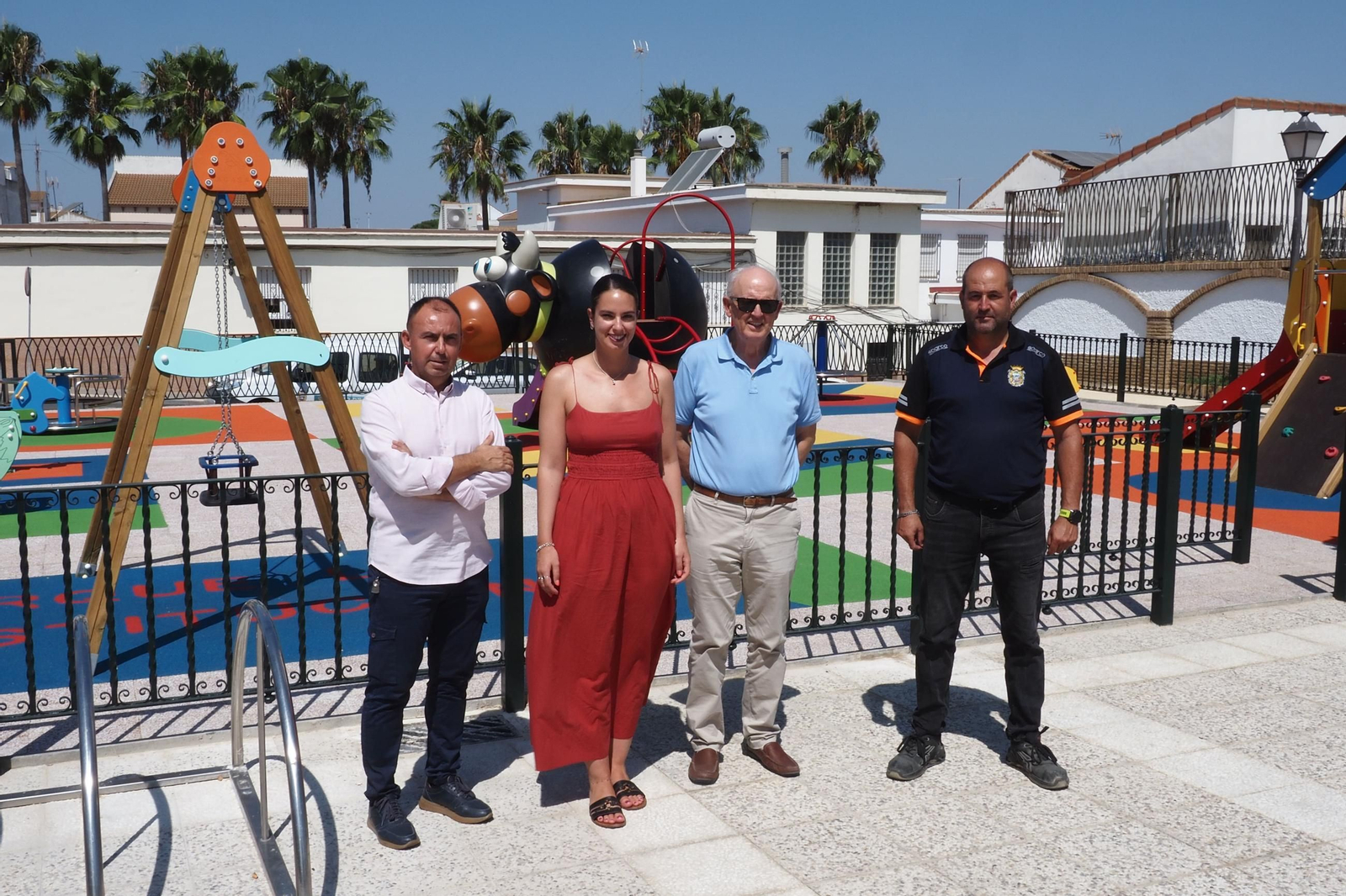 El renovado aspecto del parque de la Plaza de la Constitución de Palos de la Frontera.