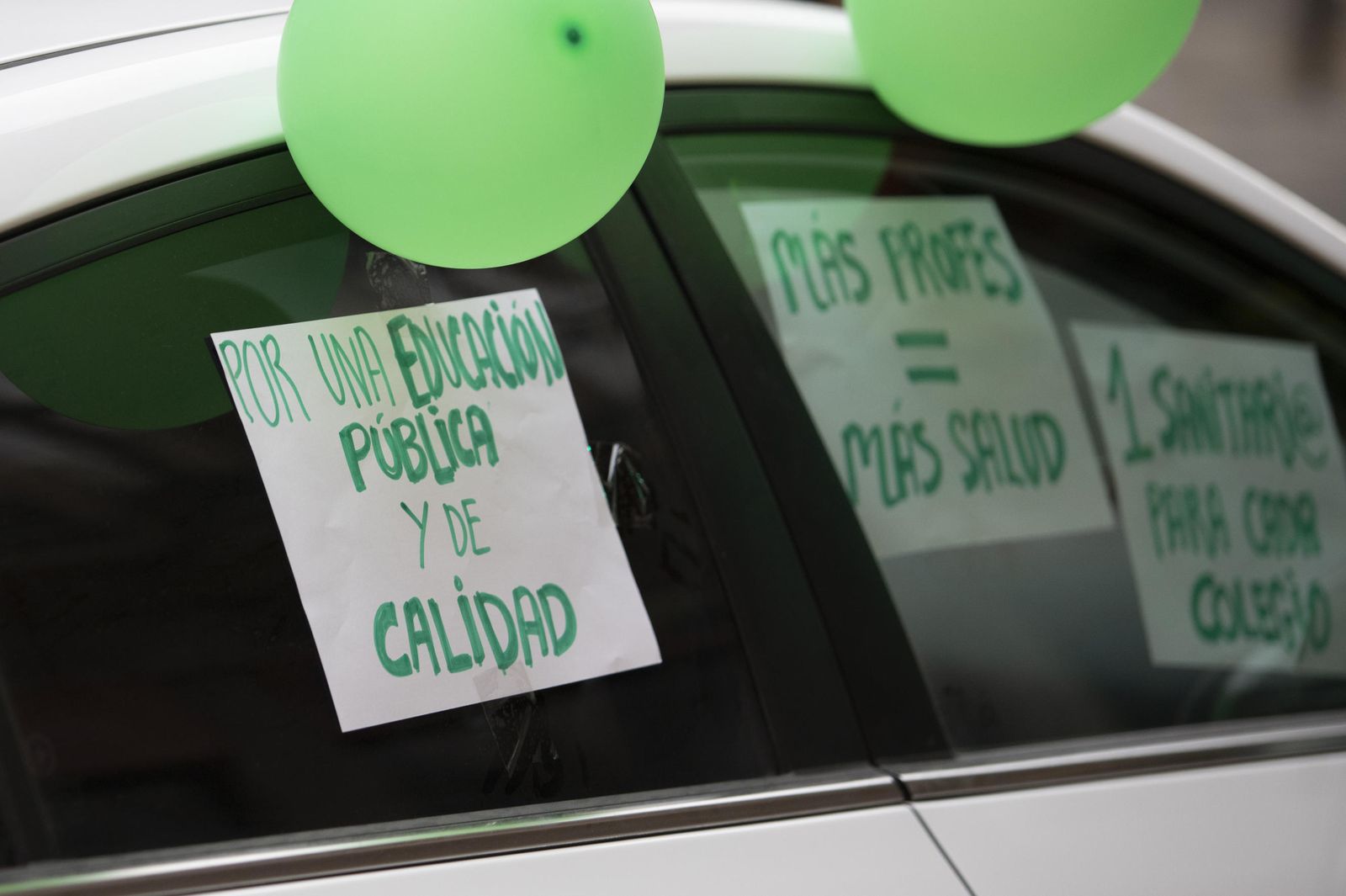 Fotos de la gran caravana en Granada por una vuelta segura al colegio