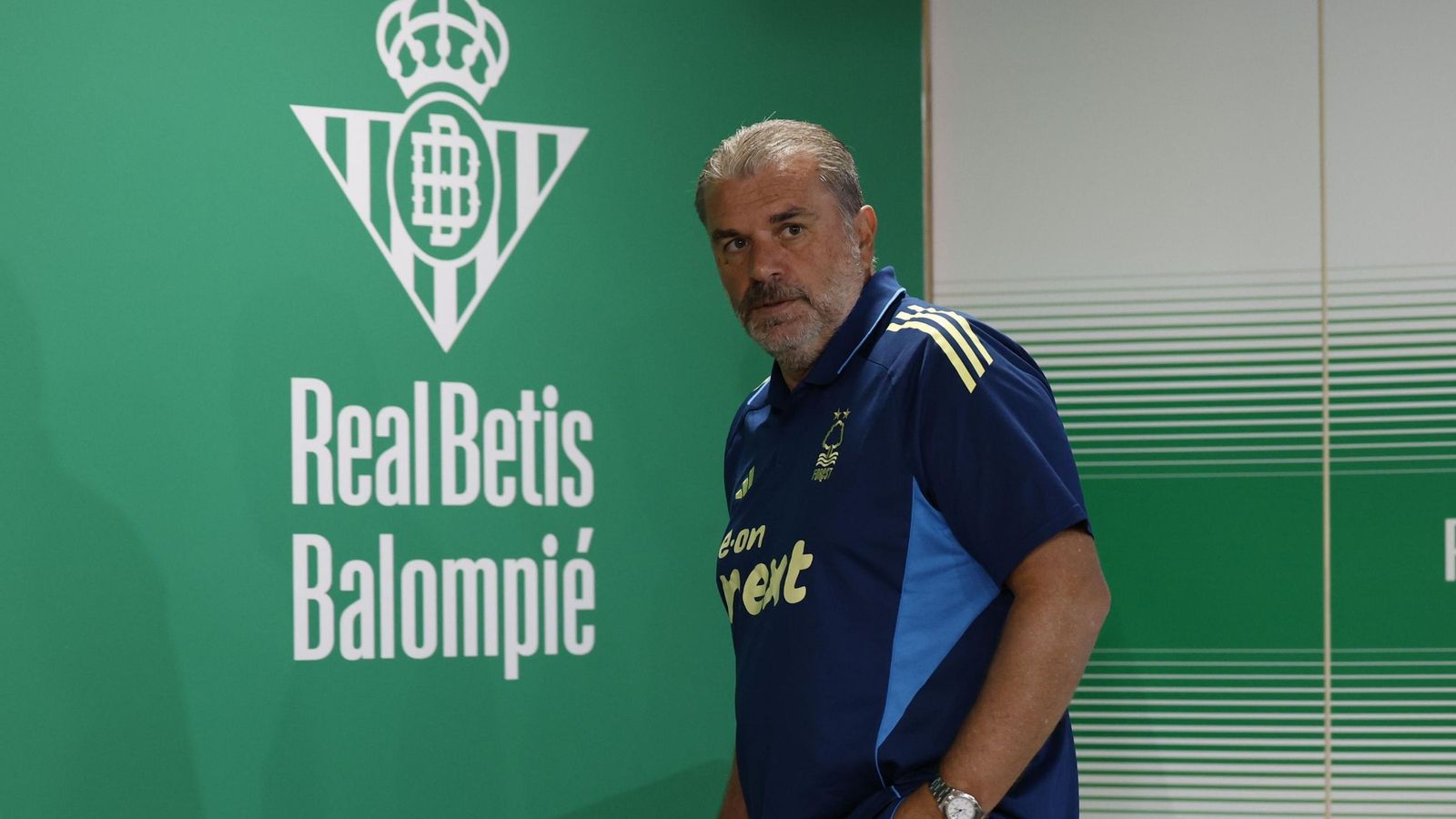 Ange Postecoglou, técnico del Nottingham Forest, en la sala de prensa del Estadio de La Cartuja.