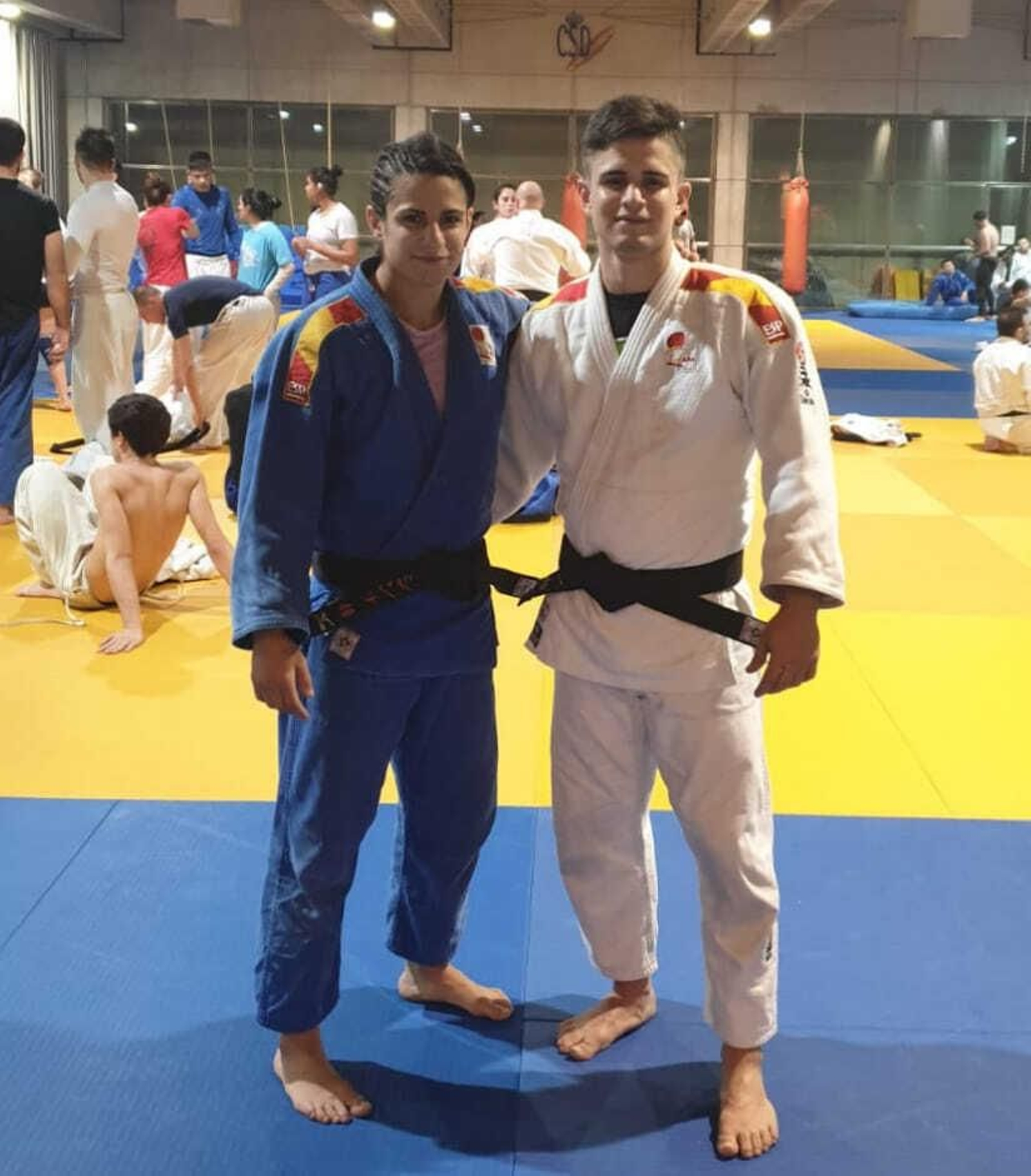 Cinta y Francis García, durante una concentración en el CAR de Madrid en enero.