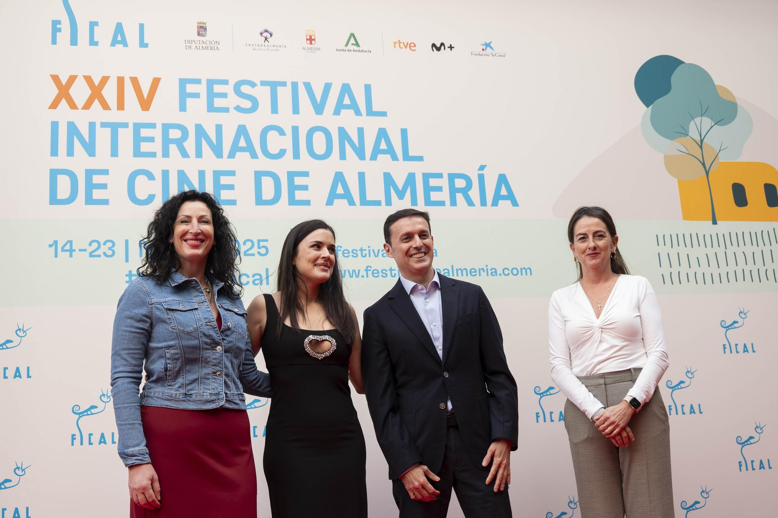 Las imágenes de Adriana Ugarte, Premio 'Almería, Tierra de Cine'