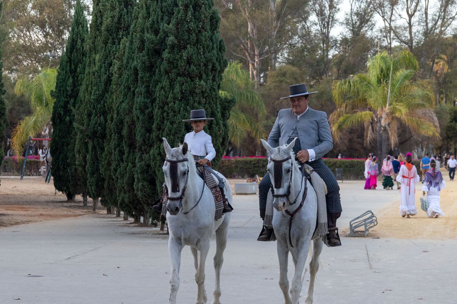 Feria del Caballo 2023: Imágenes del ambiente en la noche del sábado