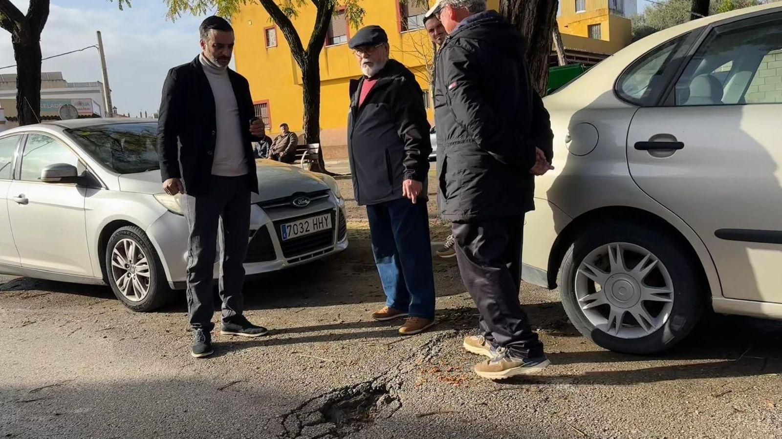 Uno de los socavones que pueden encontrarse en la barriada.