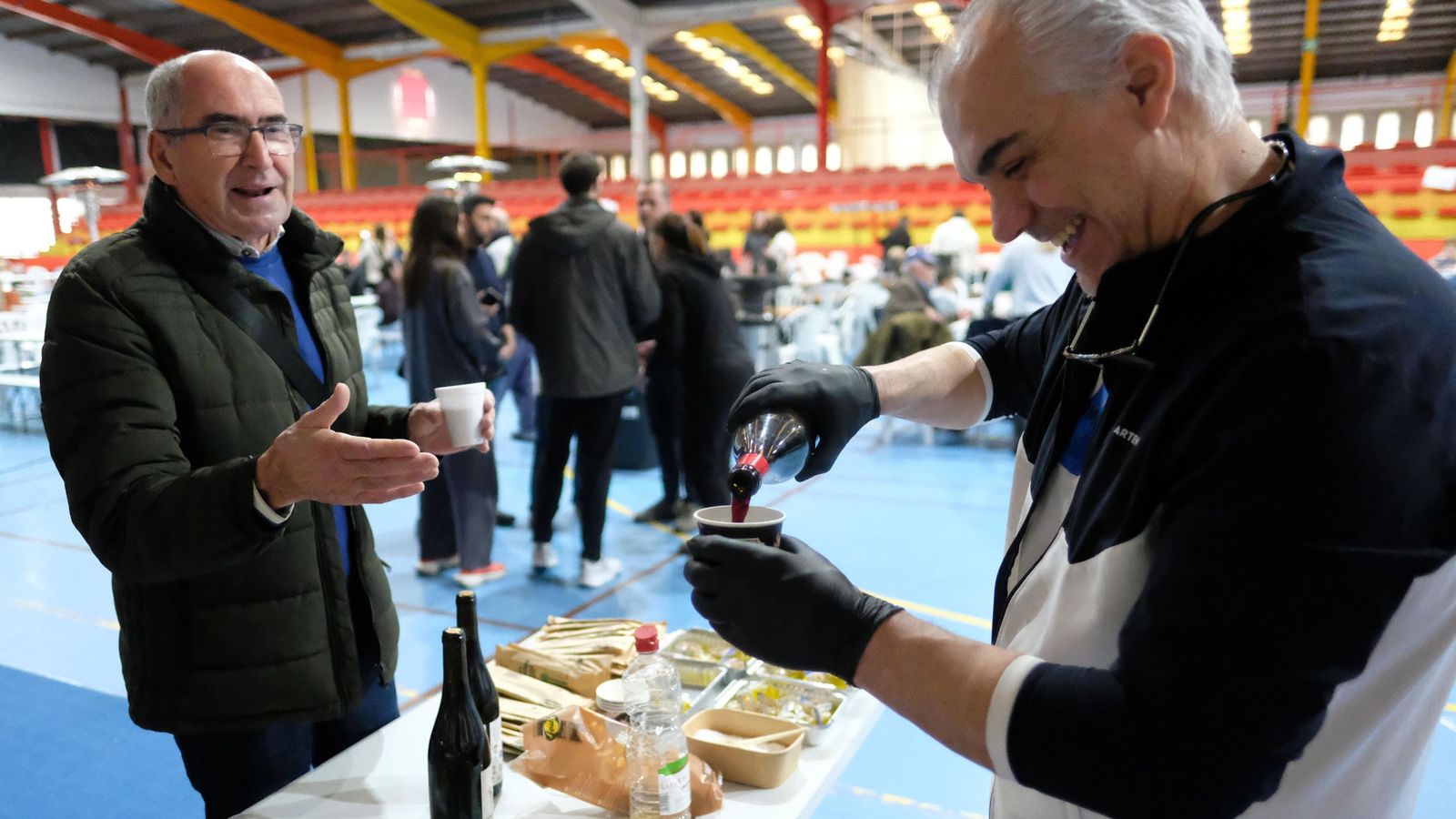 Vino gracias a la donación de bodegas rondeñas.