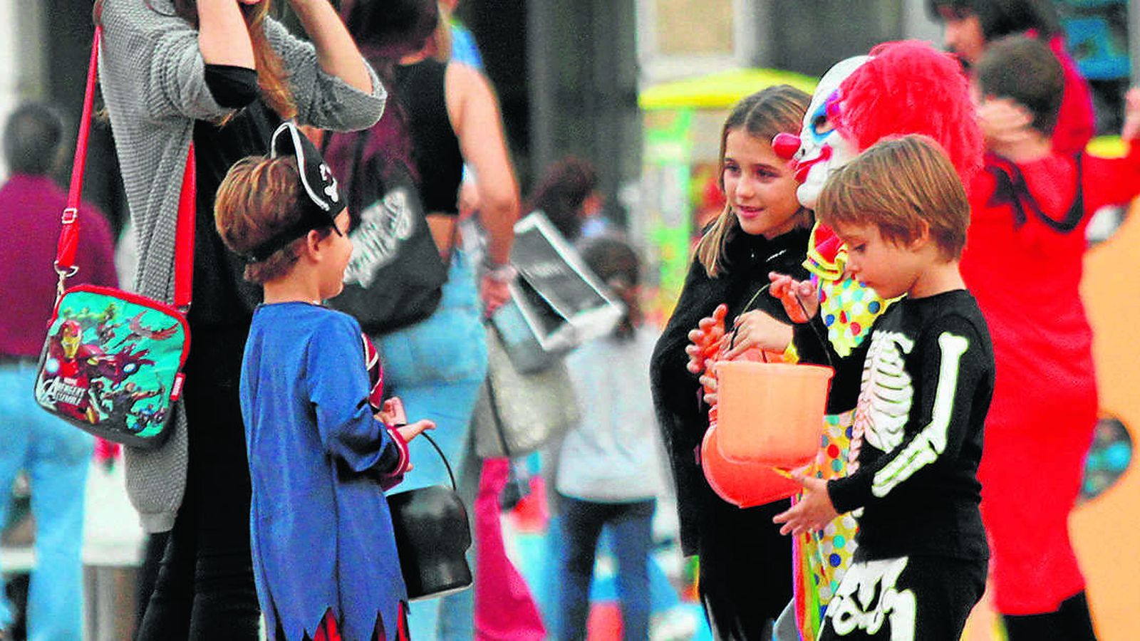 Niños disfrazados para Halloween.