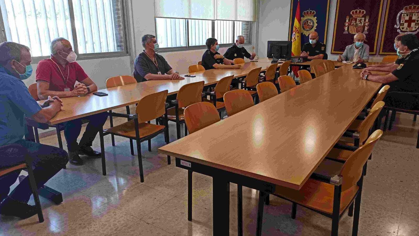 El subdelegado junto a representantes del CNP.