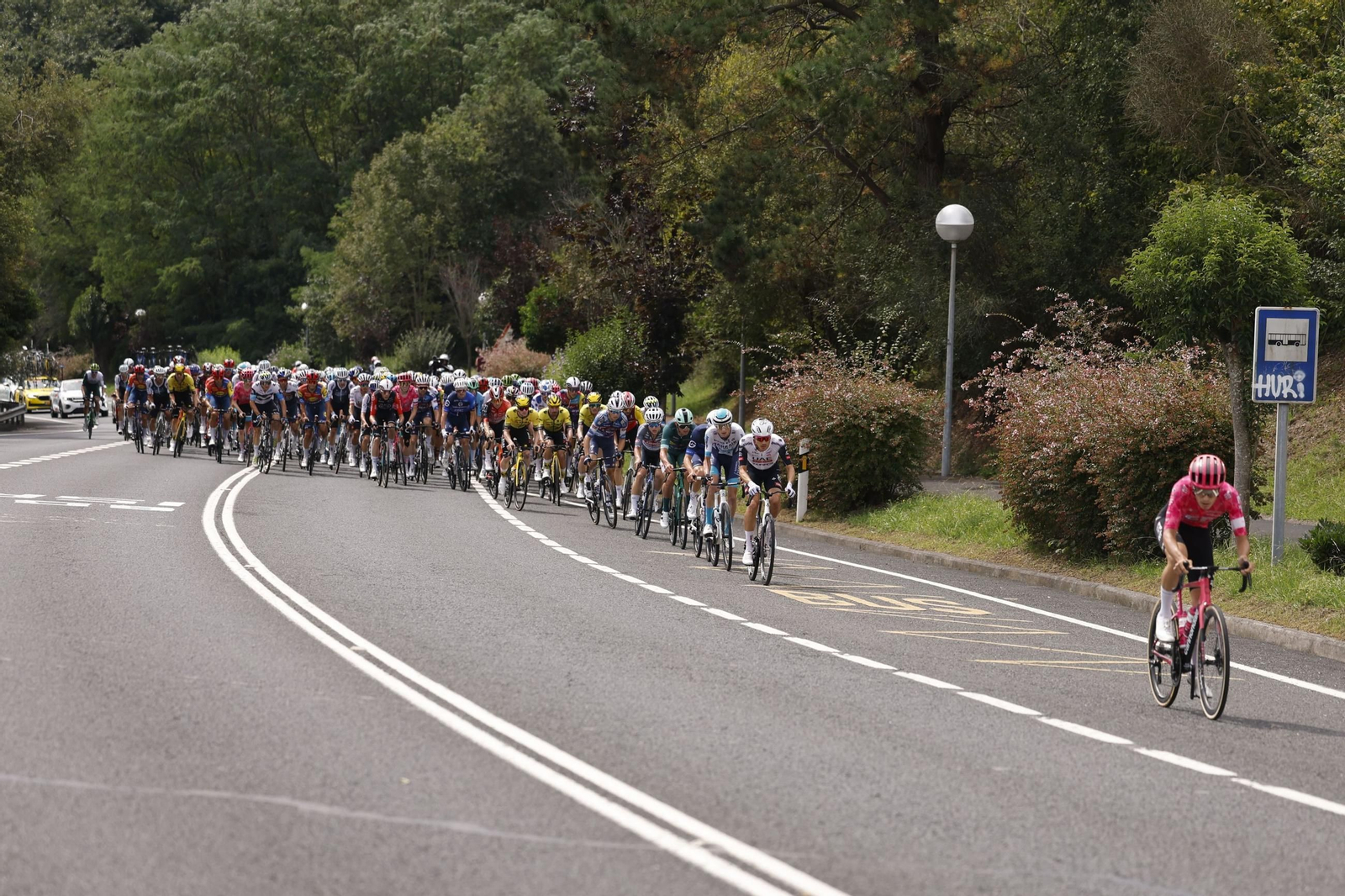 Las fotos de la Vuelta a España con el lío de la suspensión en Bilbao | Etapa 11