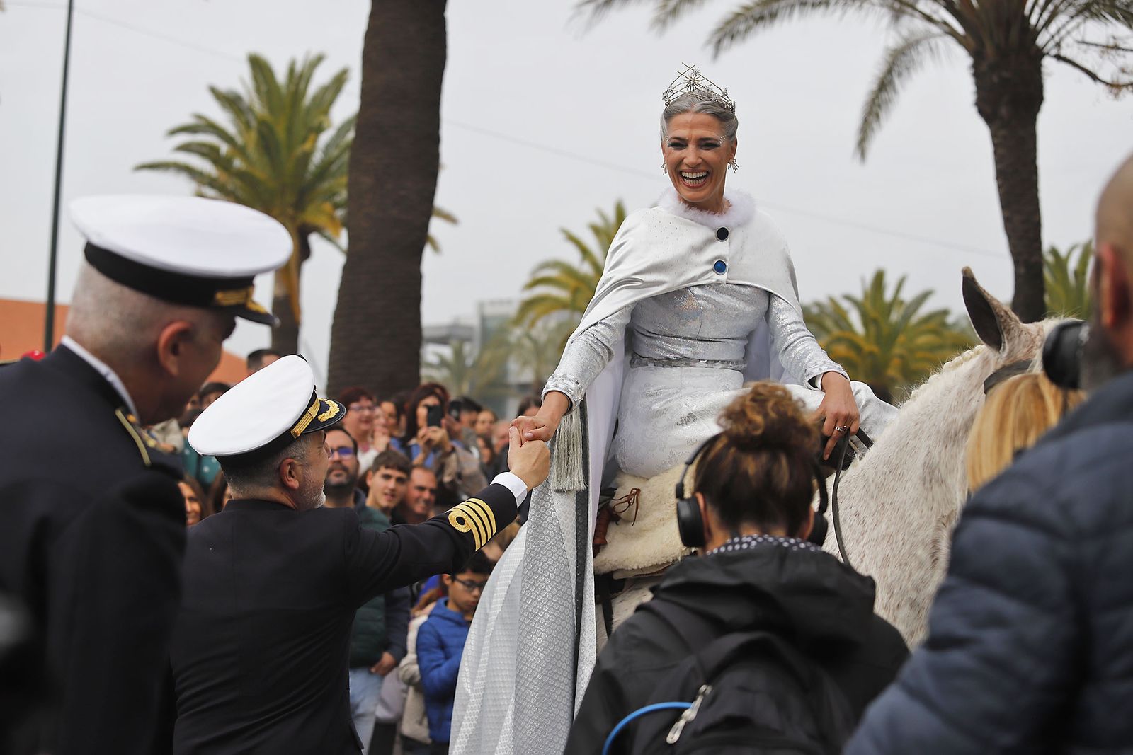 Imágenes de la mágica llegada de los Reyes Magos y la Estrella de la Ilusión a Huelva en barco