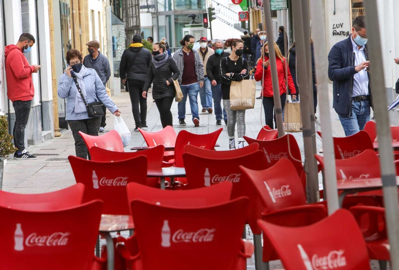 Vista de la terraza de un bar en el centro de Chiclana.