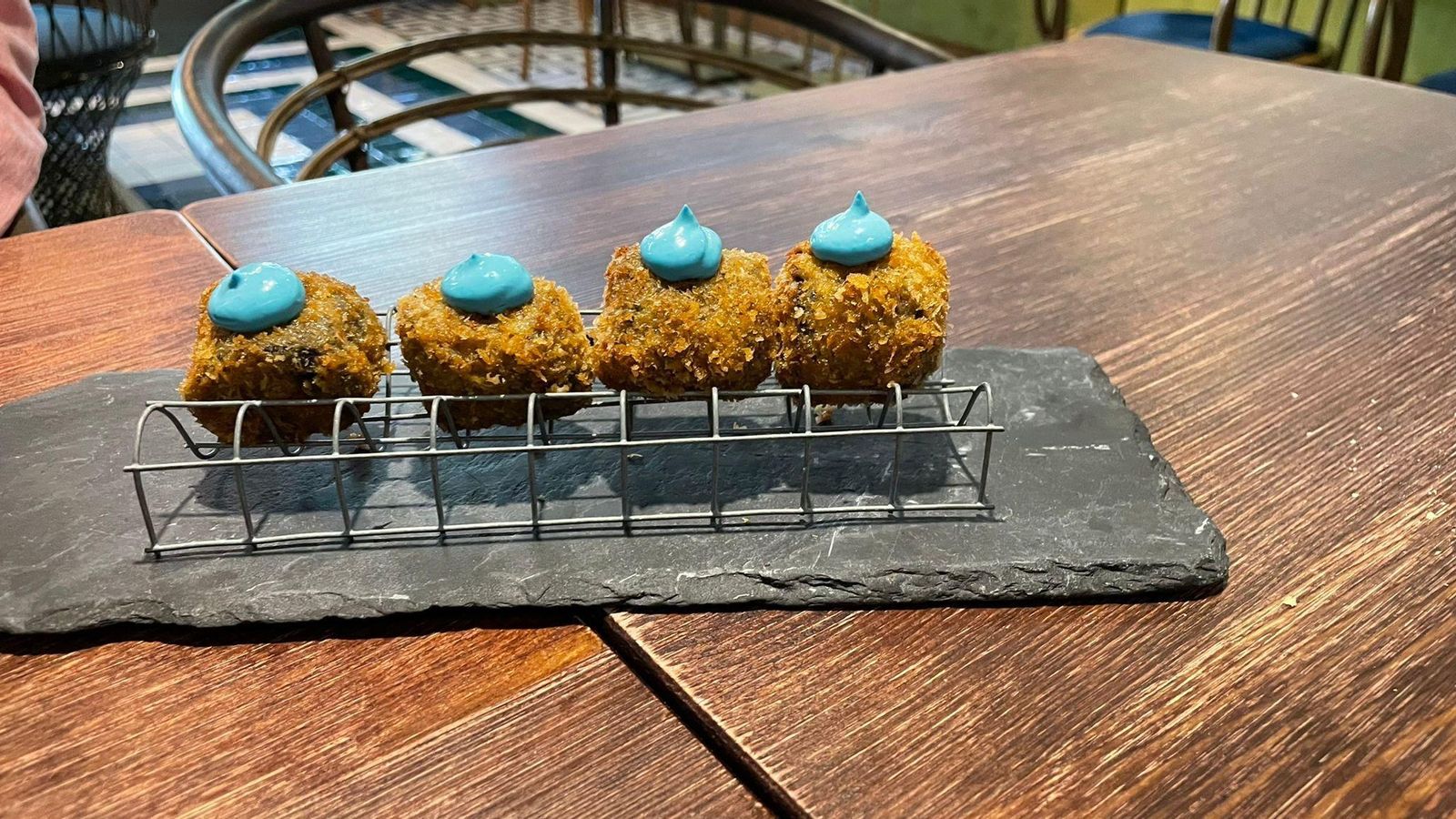 Croquetas de calamares en su tinta