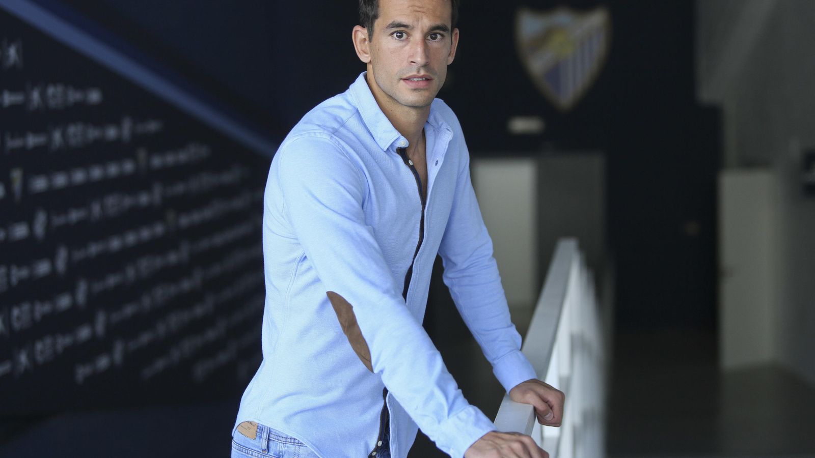Luis Hernández, jugador del Málaga CF, posa para Málaga Hoy en La Rosaleda.