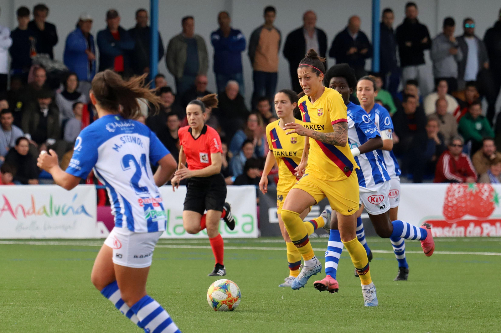 Un lance del encuentro entre el Sporting y el Barcelona del pasado miércoles en la Copa.