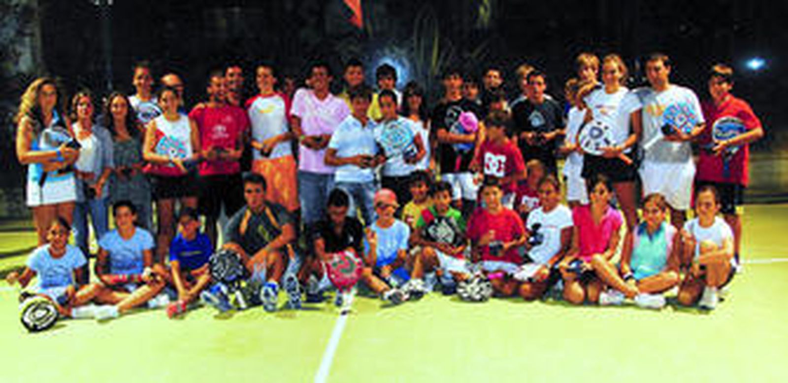 Los nuevos campeones de Cádiz posan tras el Provincial del pasado fin de semana en El Puerto.