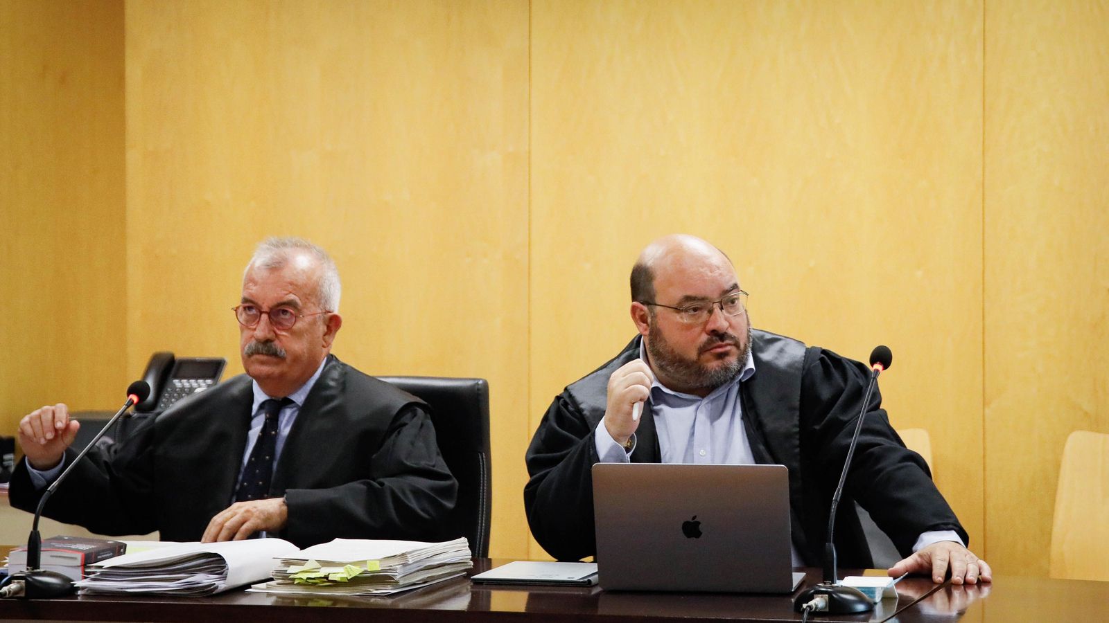 Los abogados de los acusados en esta causa.