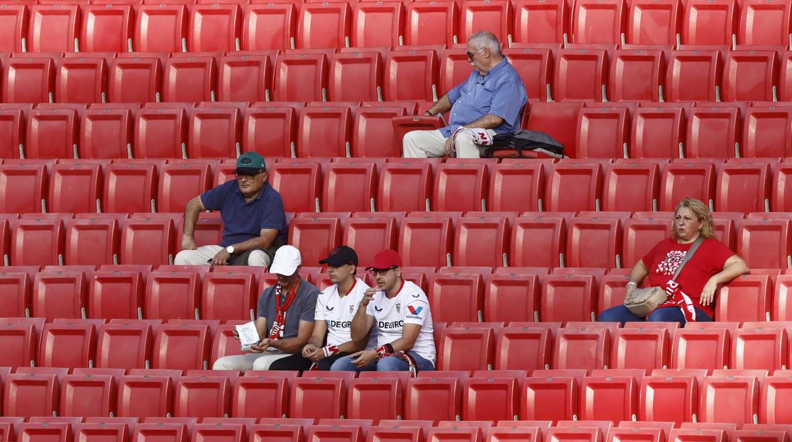 Búscate en las fotos del Sevilla-Valencia