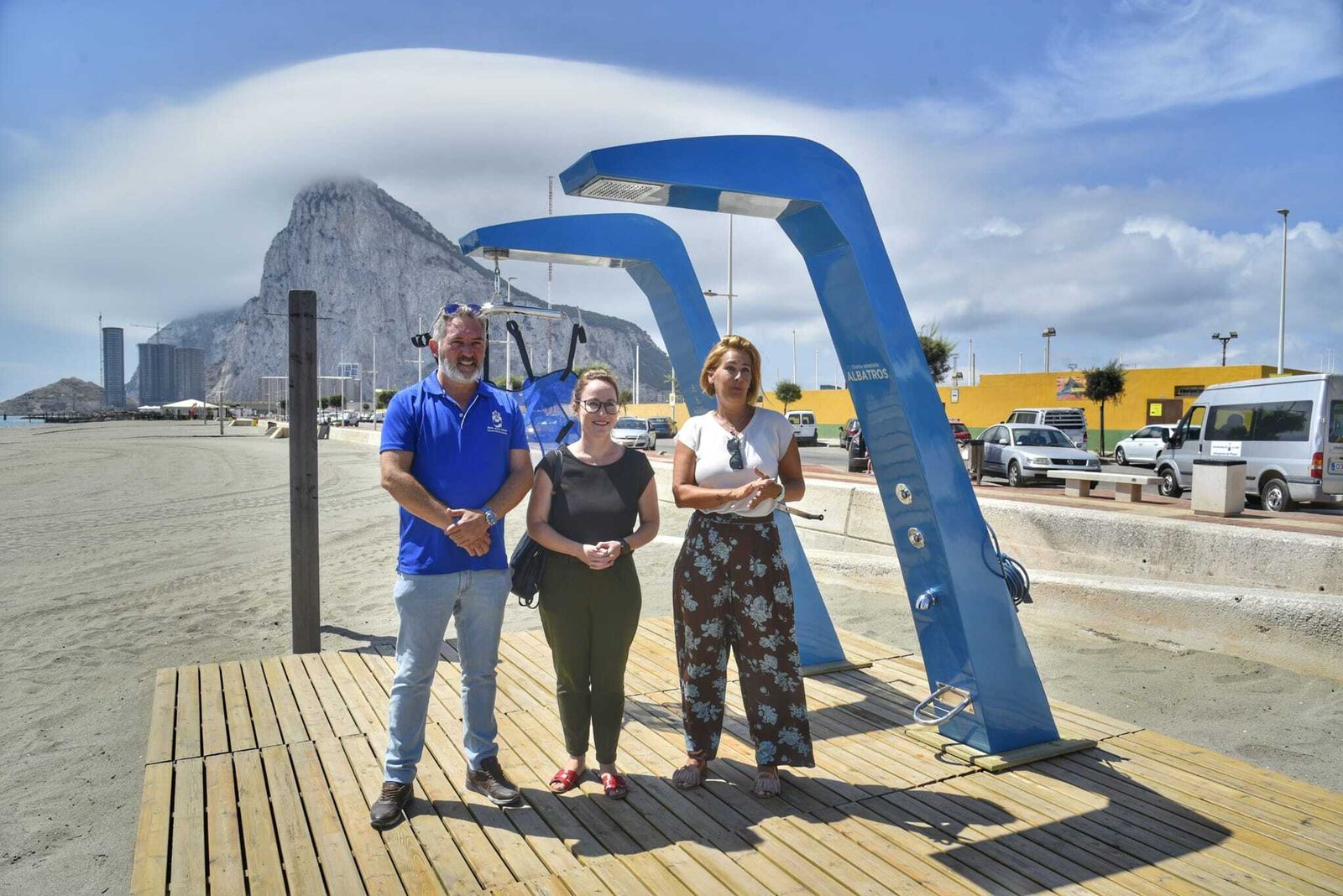 Duchas adaptadas con la colaboración de Cepsa en La Línea