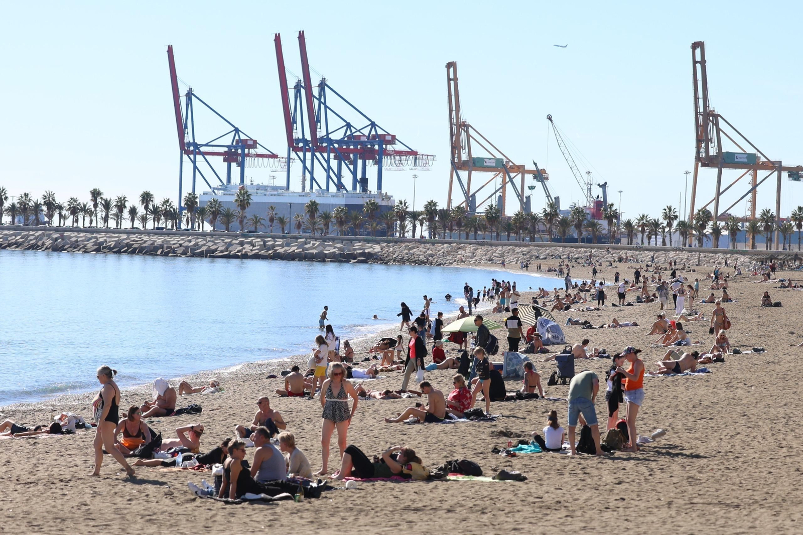 Enero y... día de playa en Málaga: la subida de las temperaturas deja estas imágenes Enero y... día de playa en Málaga: la subida de las temperaturas deja estas imágenes