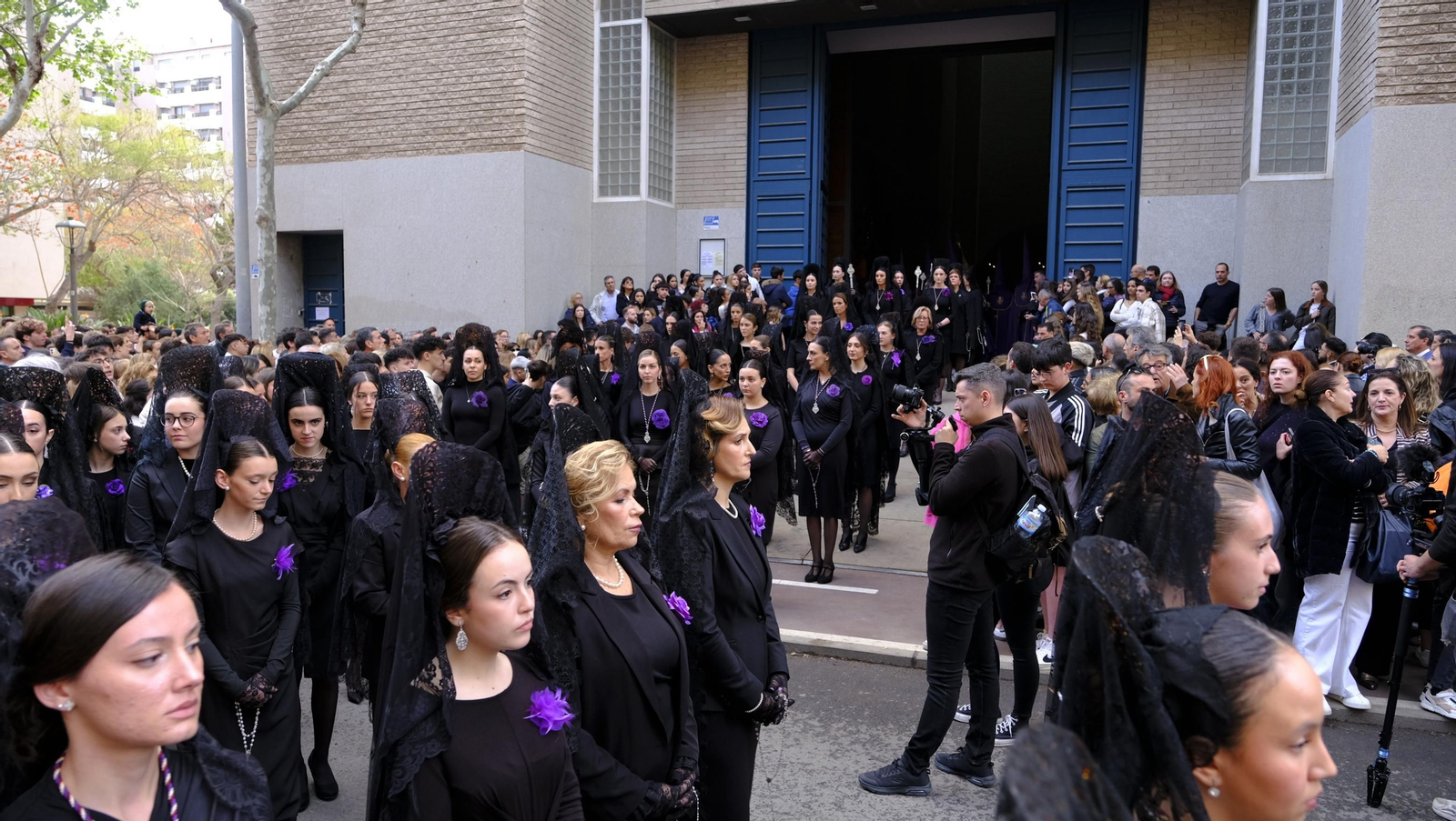 Pasión vuelve a su Iglesia de Santa Teresa azotada por la lluvia