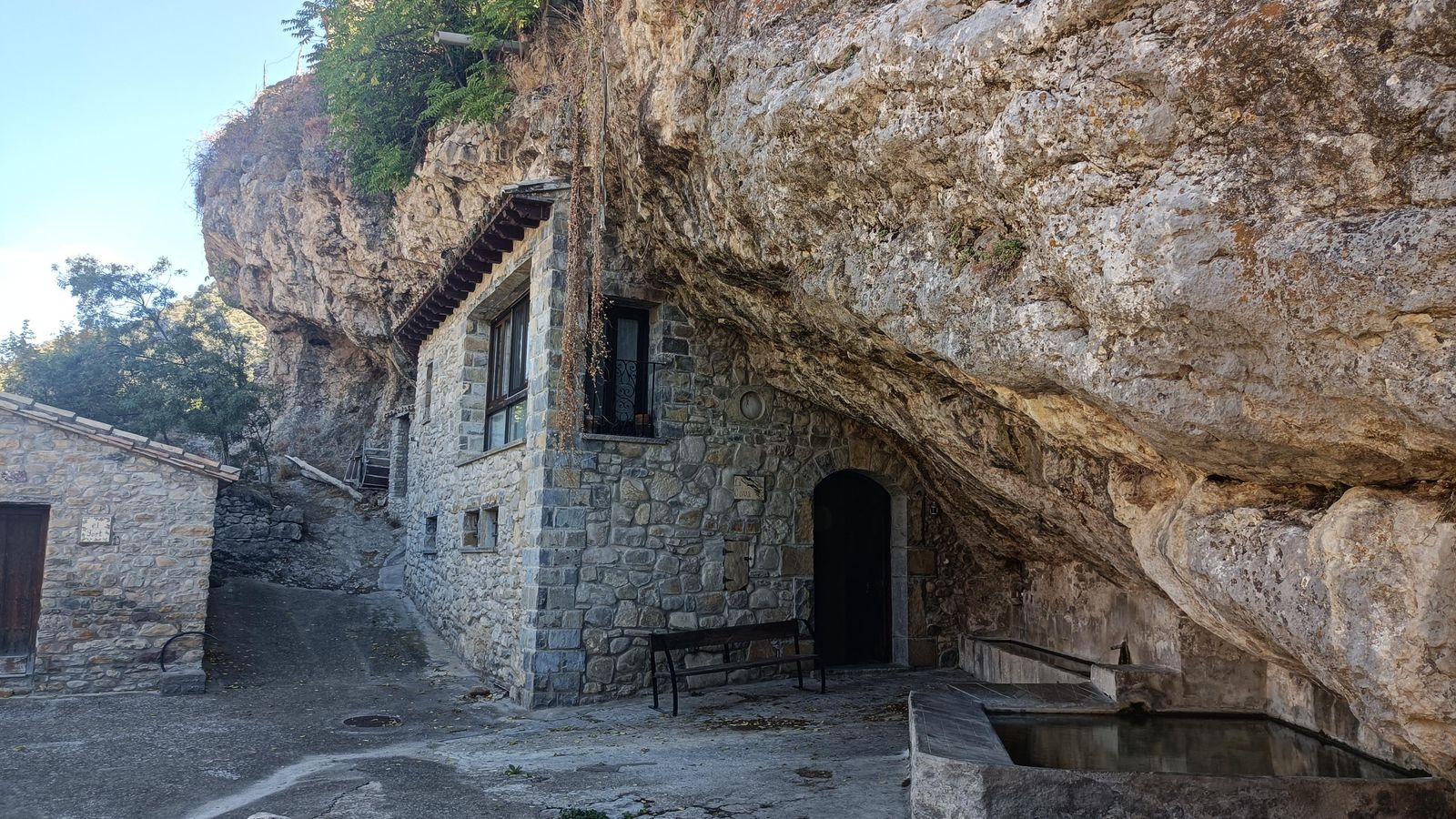 Algunas casas de Serraduy están construidas en la misma roca.