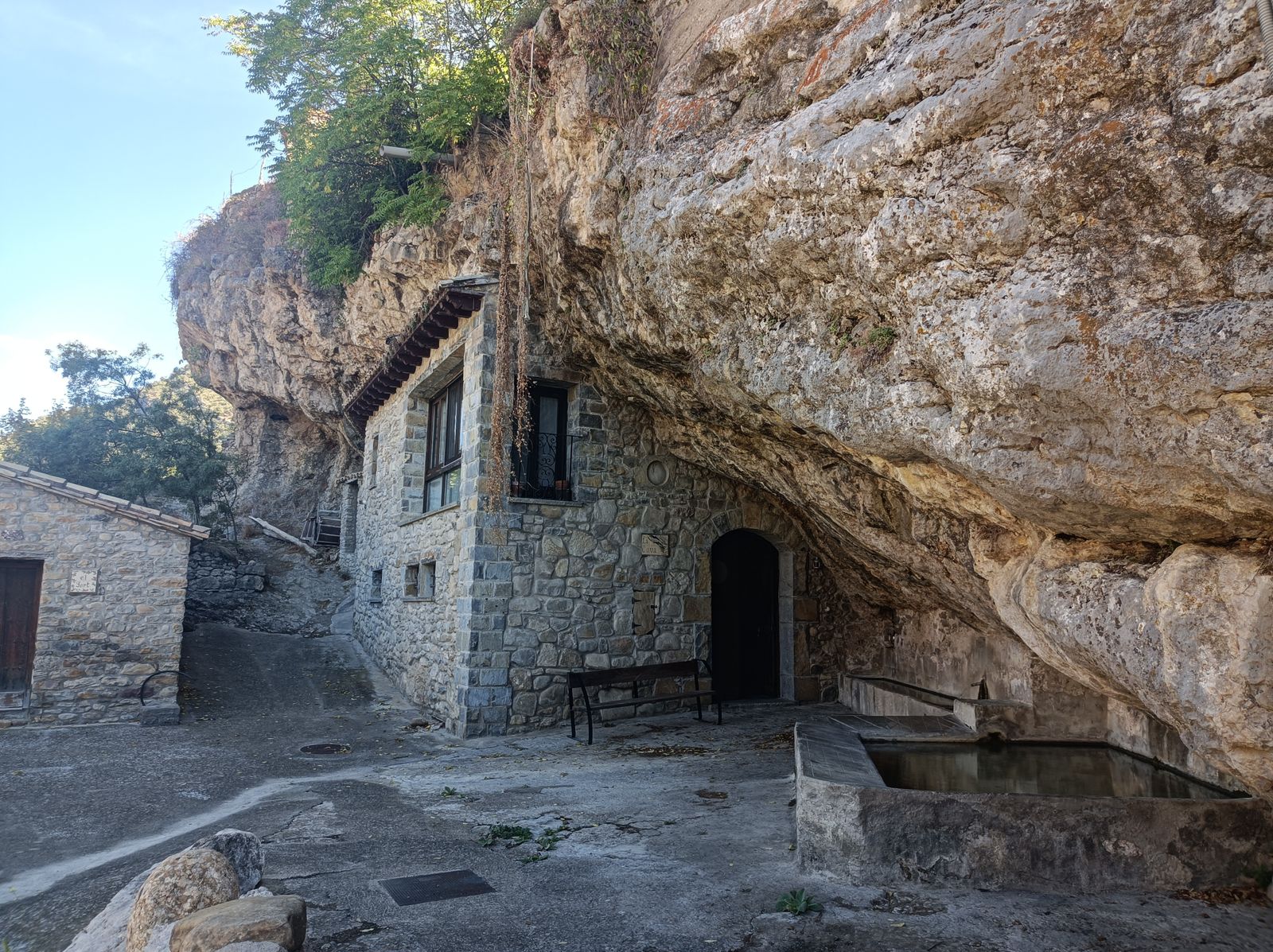 Algunas casas de Serraduy están construidas en la misma roca.