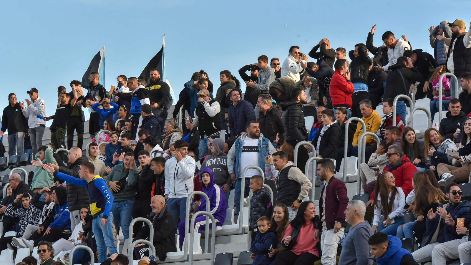 Búscate durante el Balona - UCAM Murcia en el Ciudad de La Línea