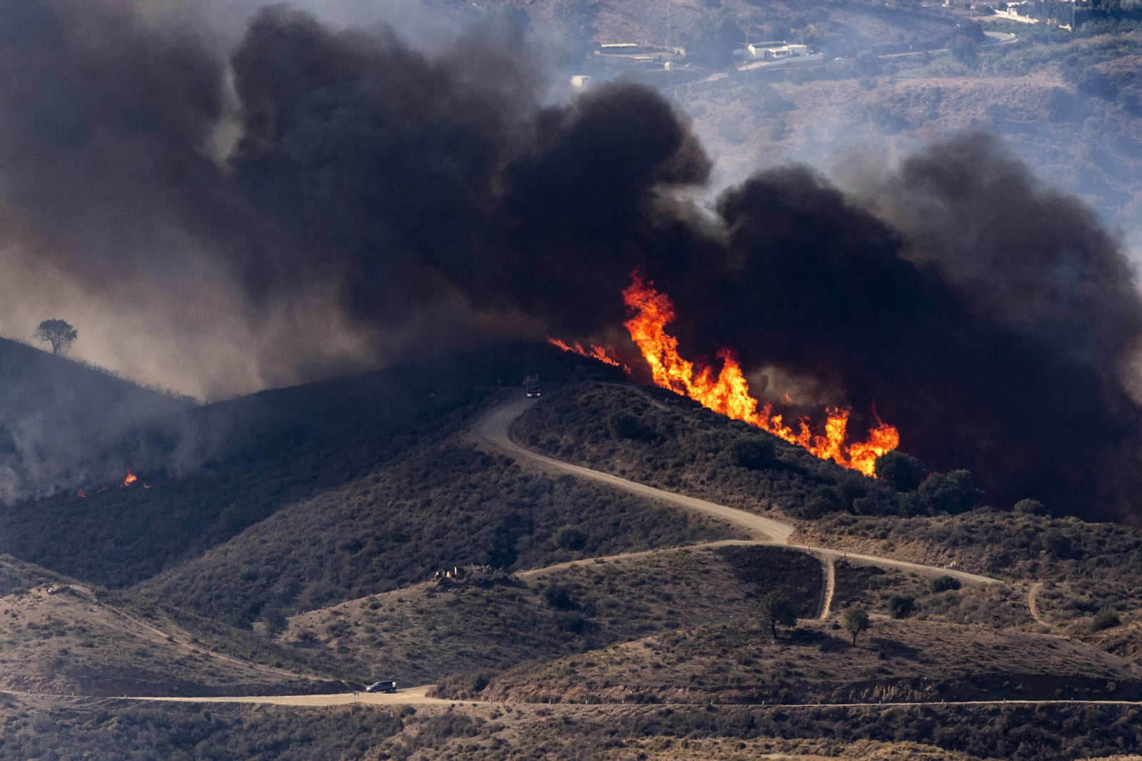 El incendio forestal en un paraje de Mijas, en fotos