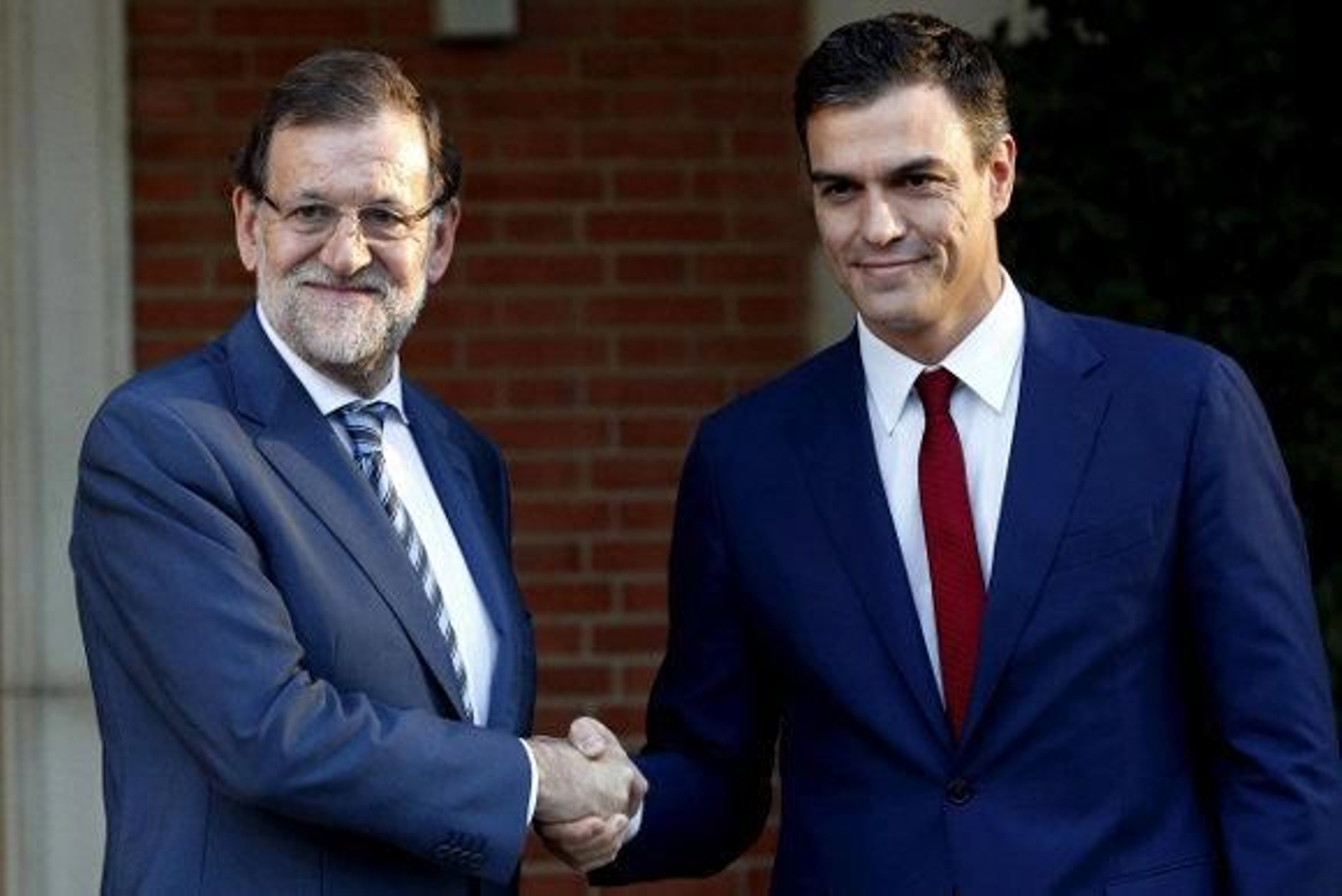 Pedro Sánchez comparte con Rajoy que se recurra a "unidad, legalidad y política" Pedro Sánchez comparte con Rajoy que se recurra a "unidad, legalidad y política"