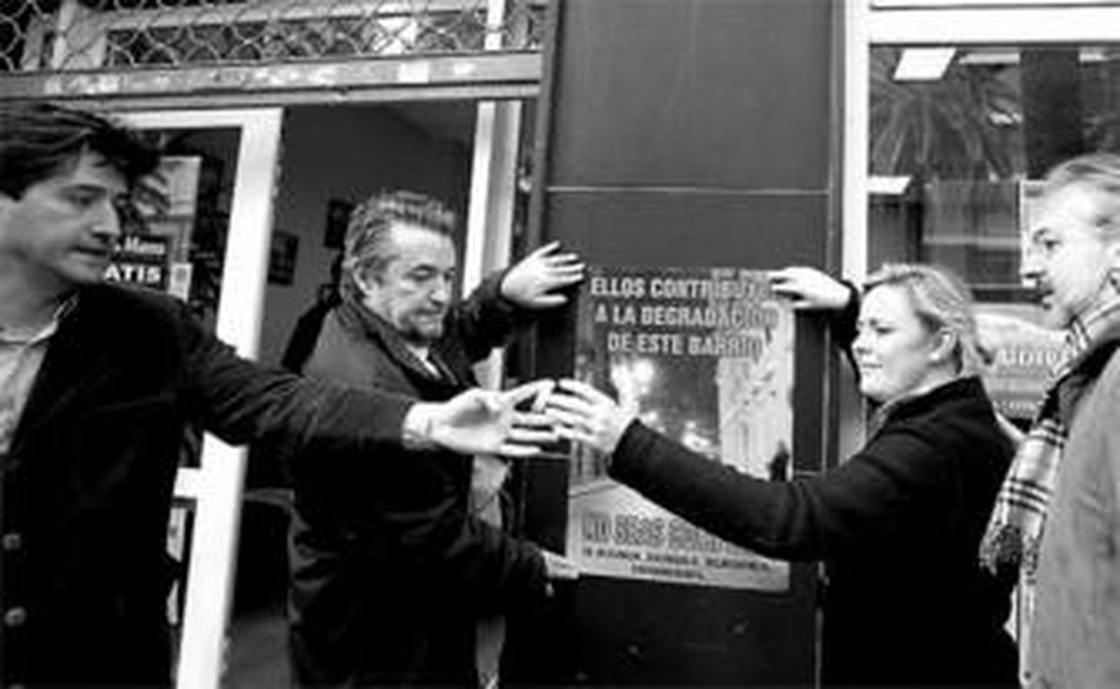 Manolo Jiménez, Diego Maldonado, Mariví Romero y Pedro Pérez, ayer, en la Alameda de Colón.