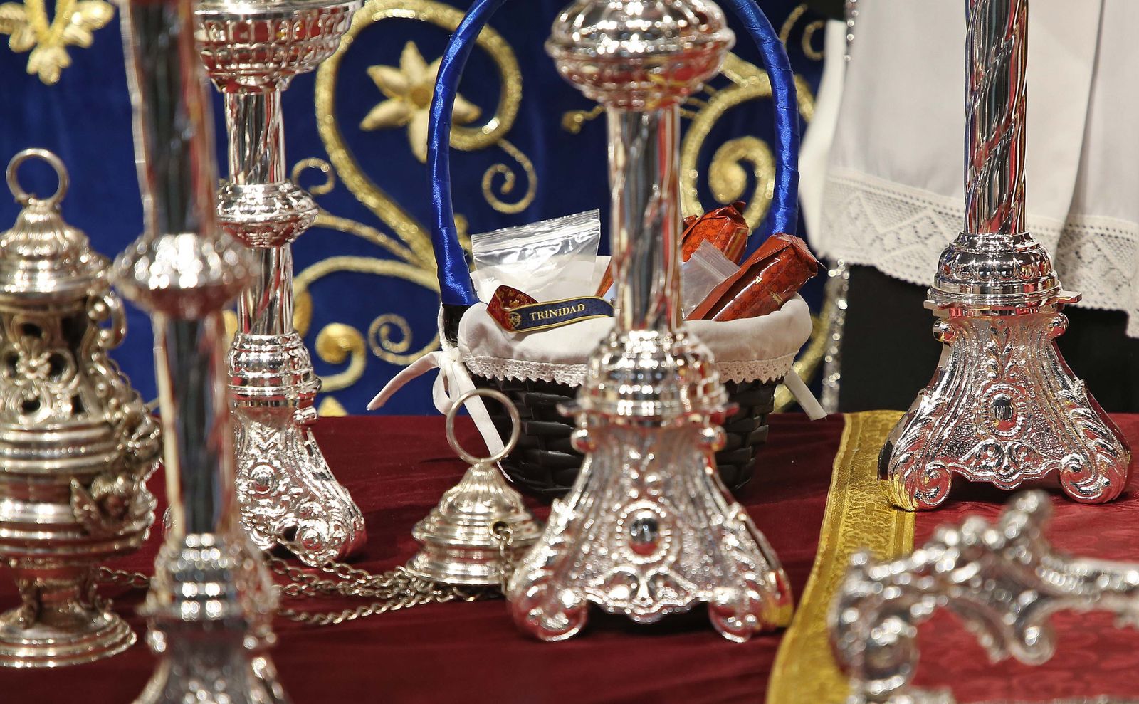 Fotos de la exposición de Enseres Cofrades en el Corte Inglés de Algeciras