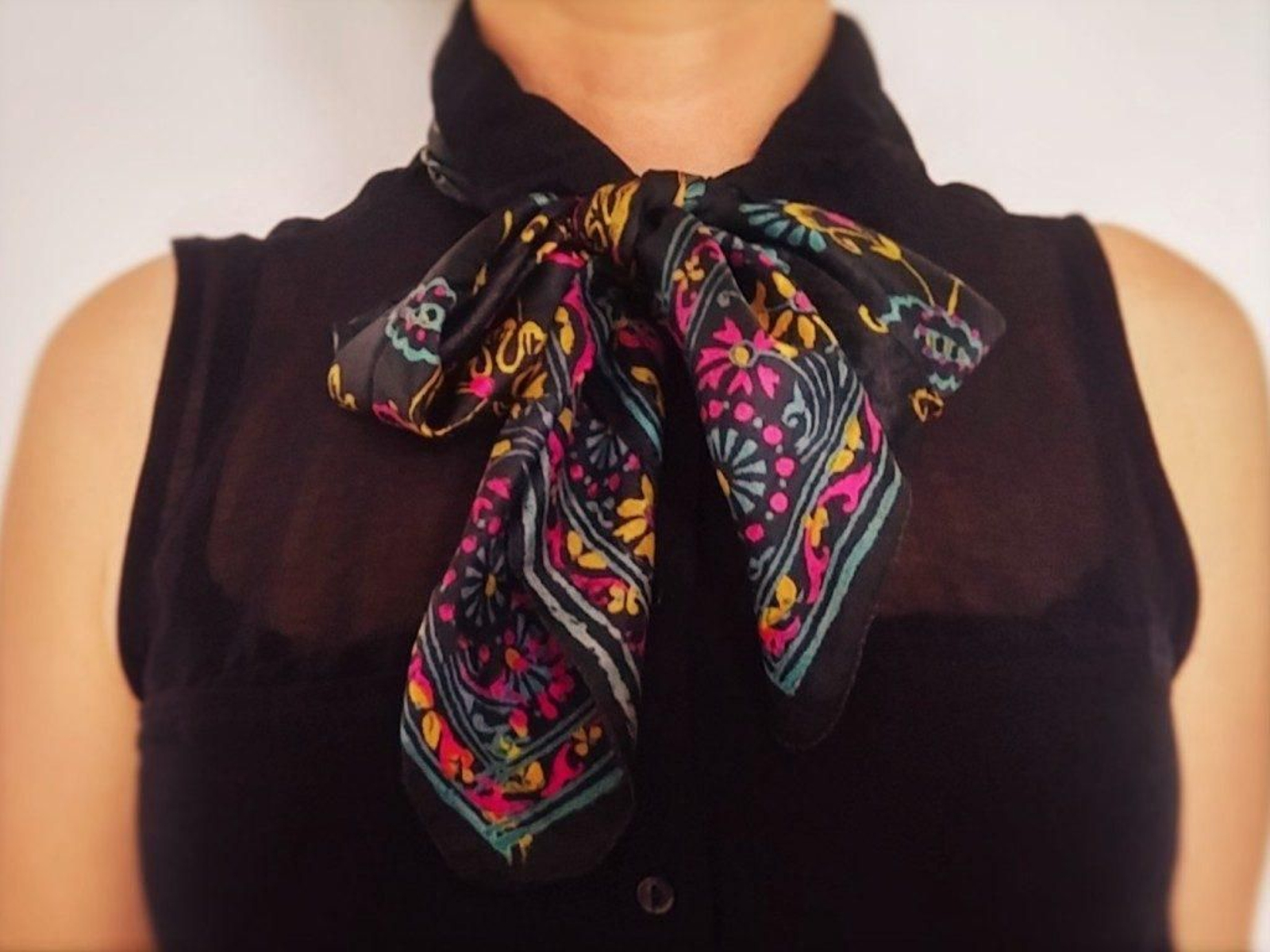 Las 30 formas más originales de llevar un pañuelo en tus looks de verano