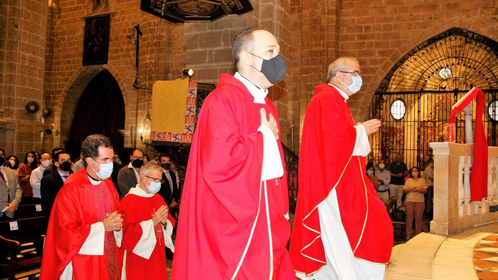 Numerosos fieles asistieron a la ceremonia, que se celebró siguiendo los protocolos por el coronavirus.