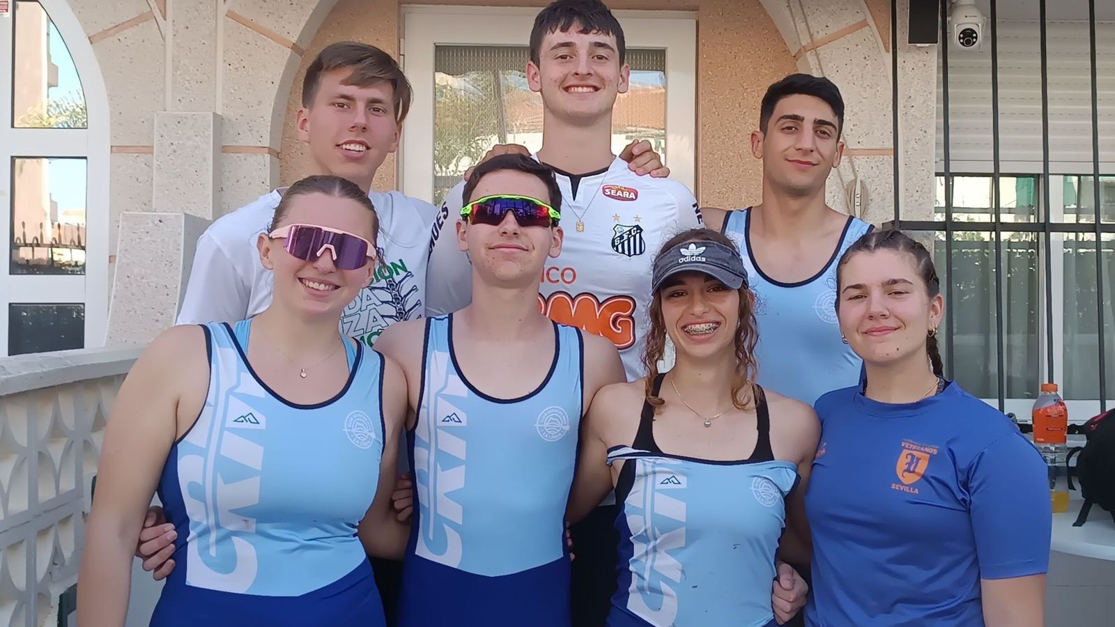 La expedición del Club de Remo de Mar de La Línea en Santa Pola (Alicante).