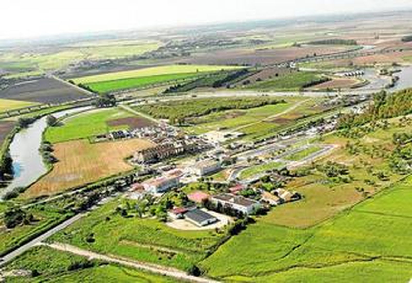 Vista aérea de la zona sur del municipio, con la barriada rural de El Portal y, al fondo, la zona de Bolaños.