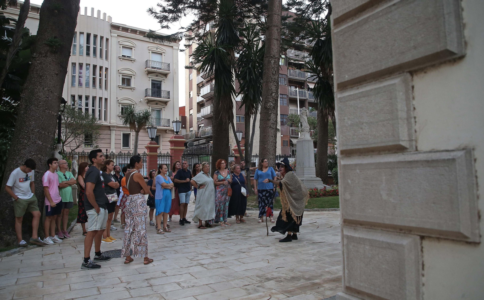 La primera ruta turística teatralizada por el centro de La Línea, en imágenes