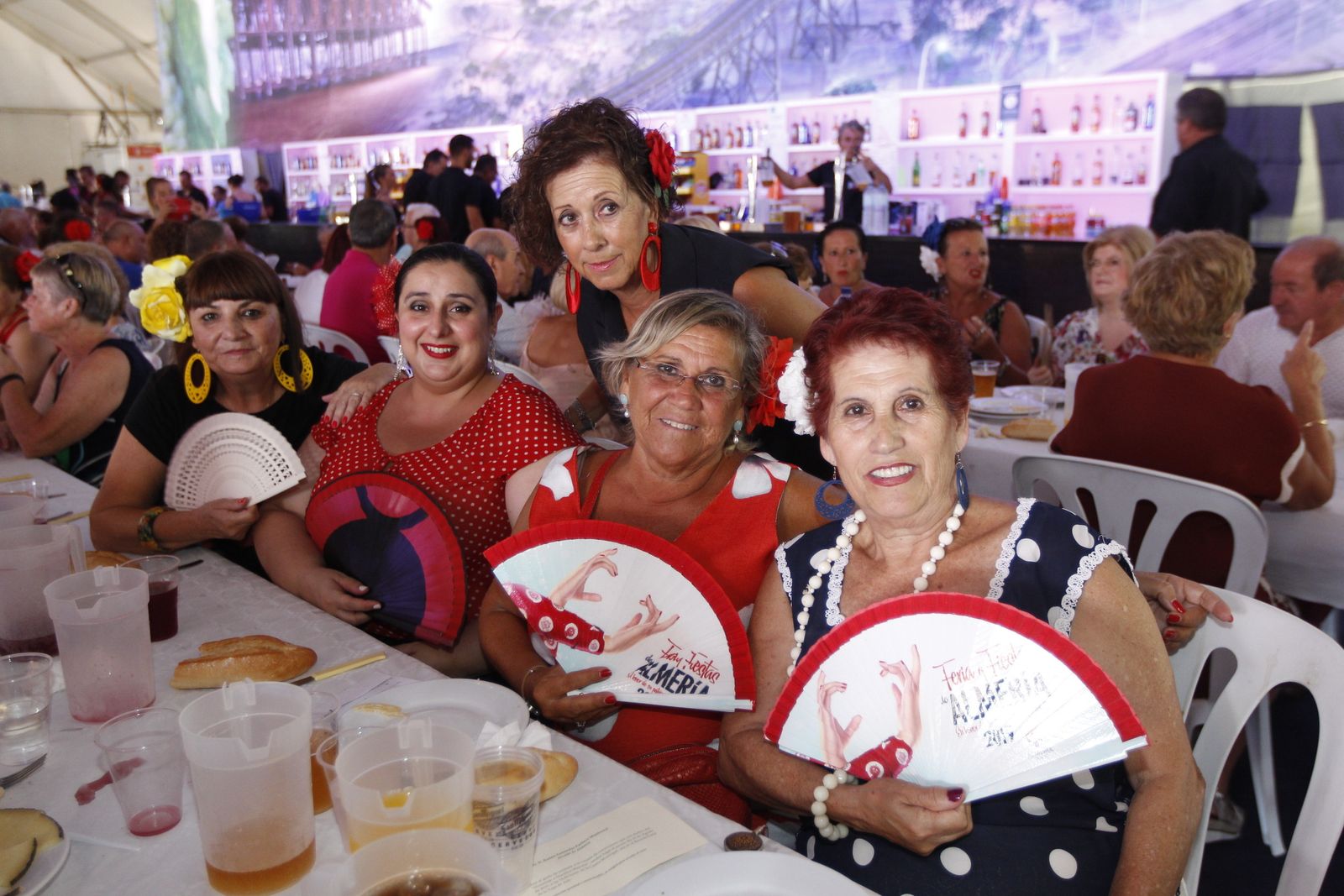 Fotogalería comida homenaje a los mayores. Feria de Almería 2019