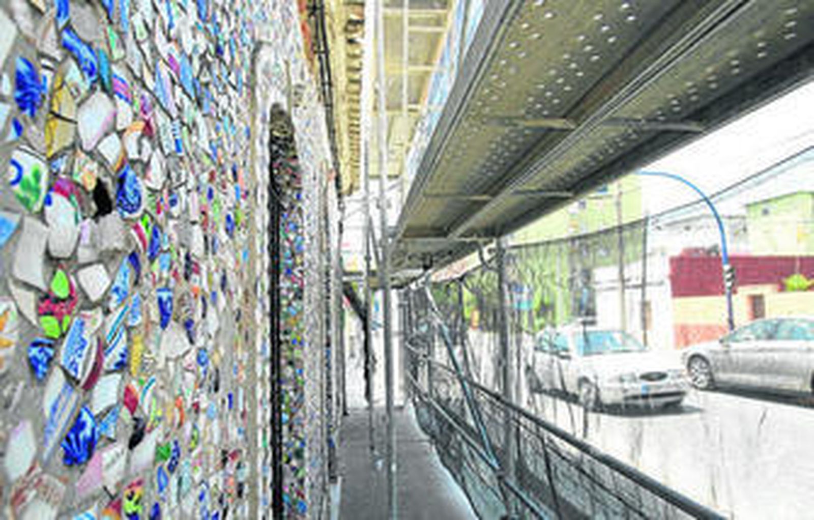 La Casa de los Chinitos, rodeada por un andamio que fue instalado ayer.