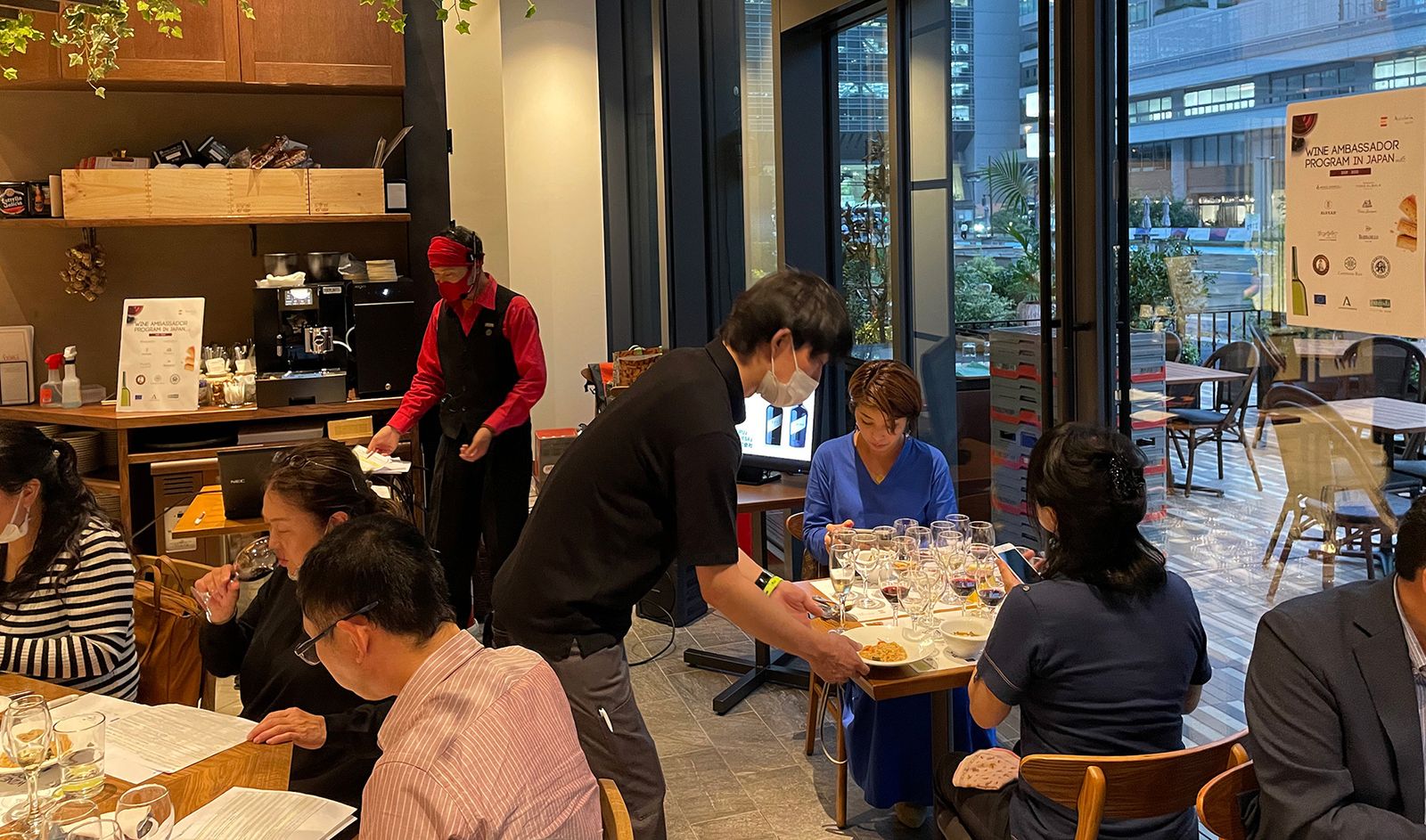 Cata de vinos andaluces en Tokio de la mano de Extenda.